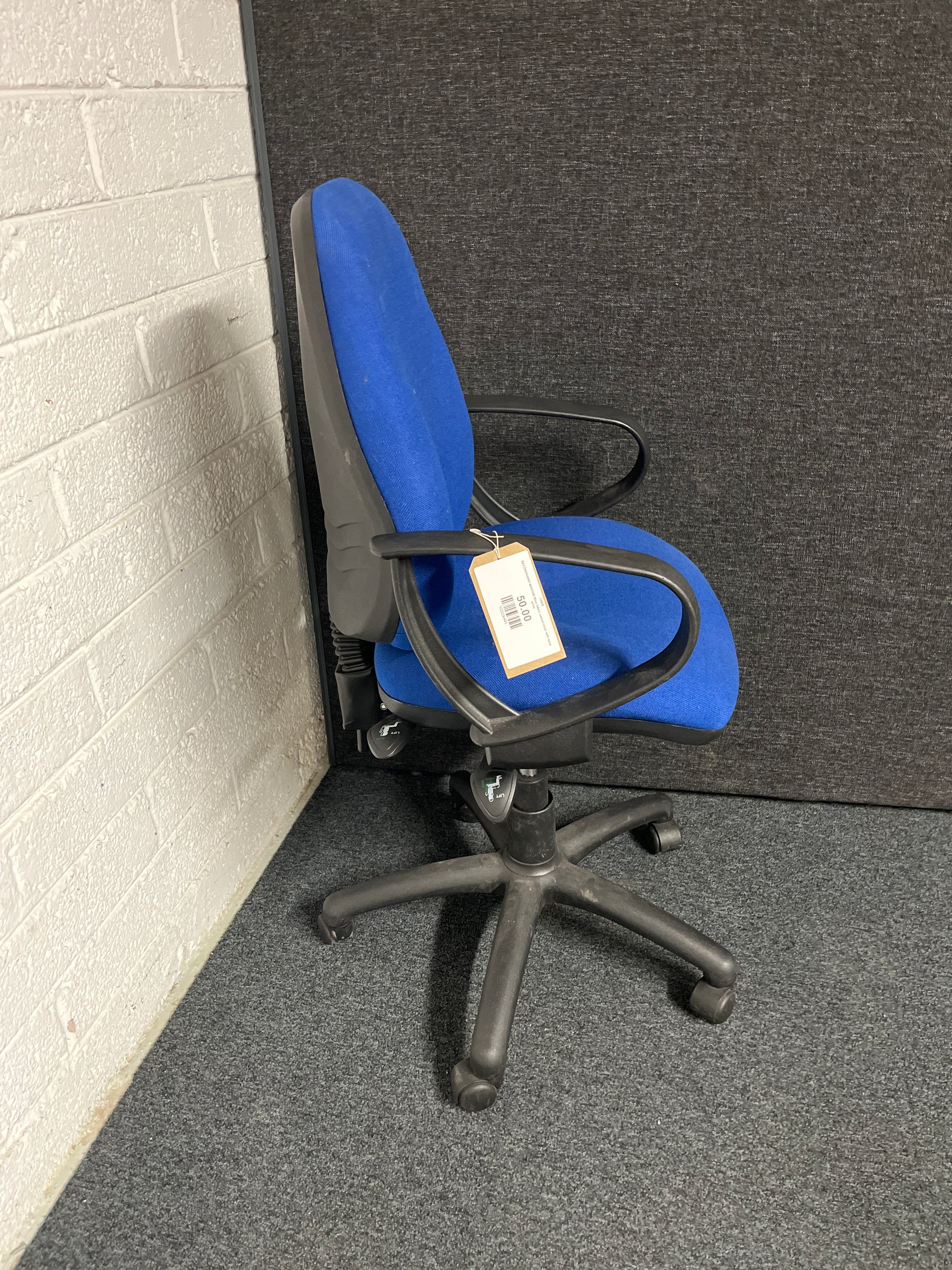 SECONDHAND MARGIN Blue fabric swivel chair with loop arms