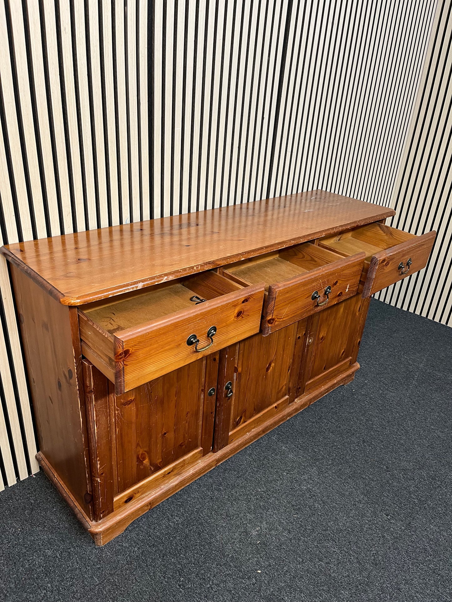 Natural pine tall 3 door 3 drawer sideboard (H 85 x W 140 x D 40 cm) 2425