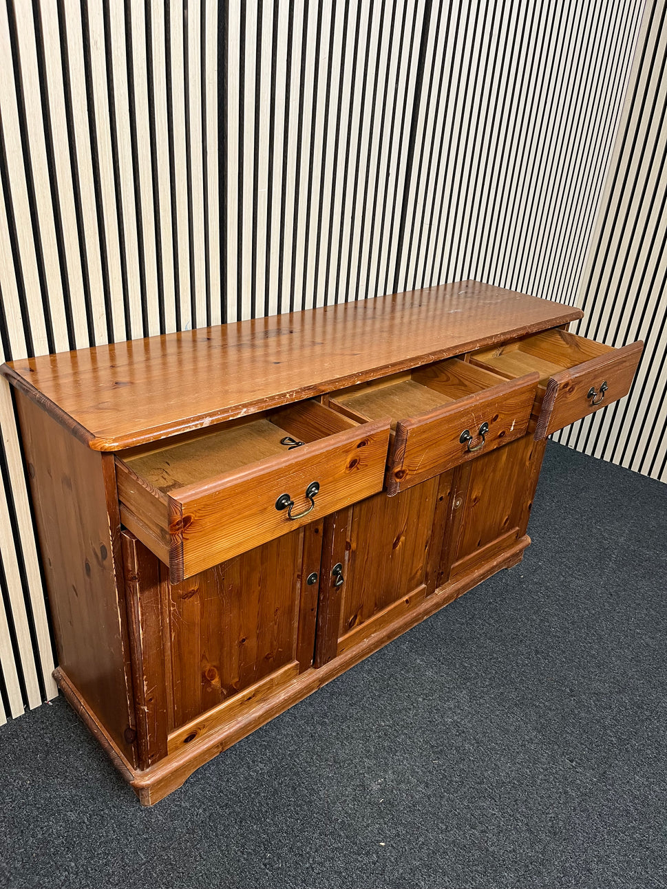 Natural pine tall 3 door 3 drawer sideboard (H 85 x W 140 x D 40 cm) 2425