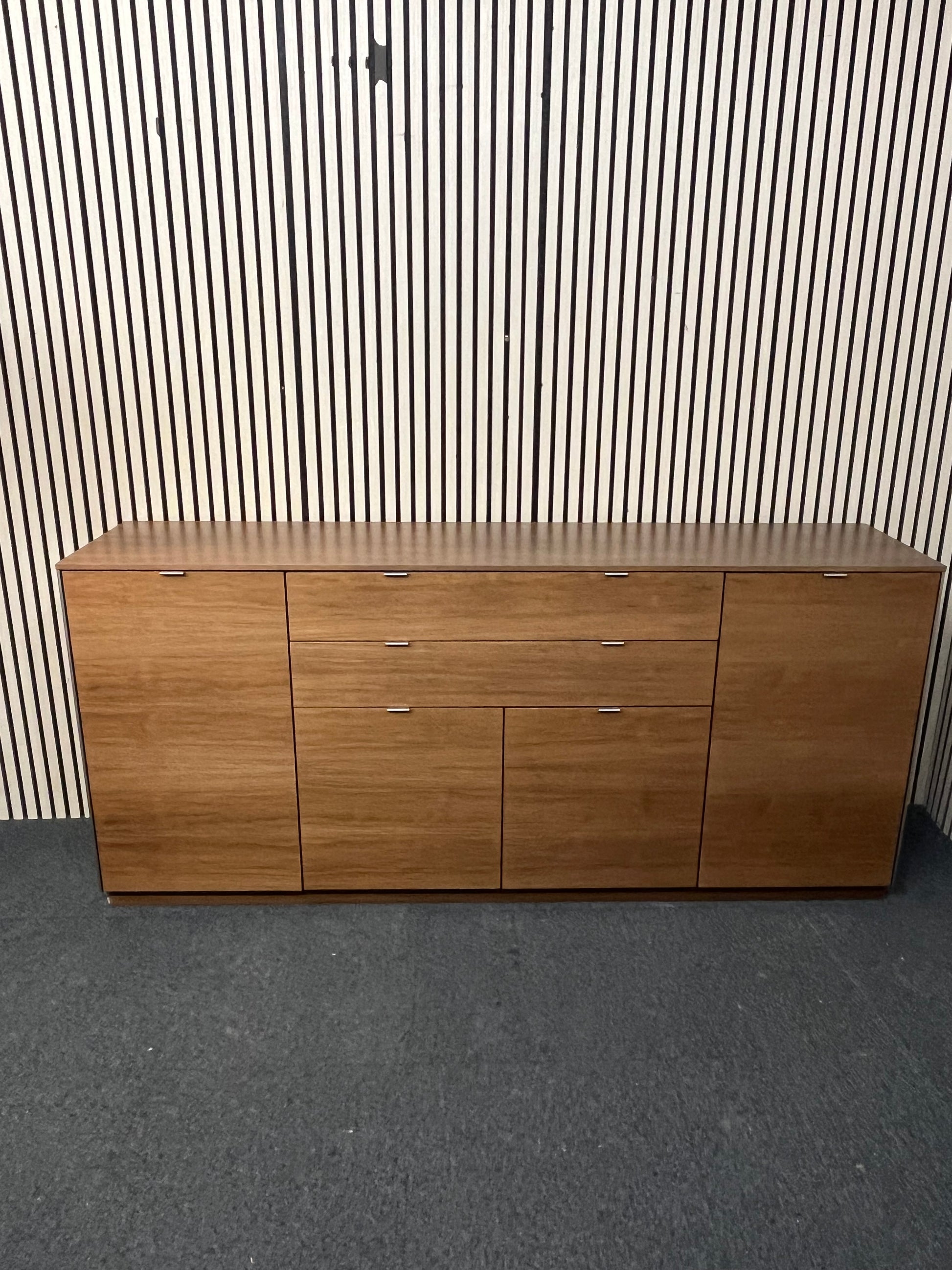 Skovby no. 942 4 door 3 drawer modern walnut sideboard (H 88 x W 195 x D 45 cm) 3126