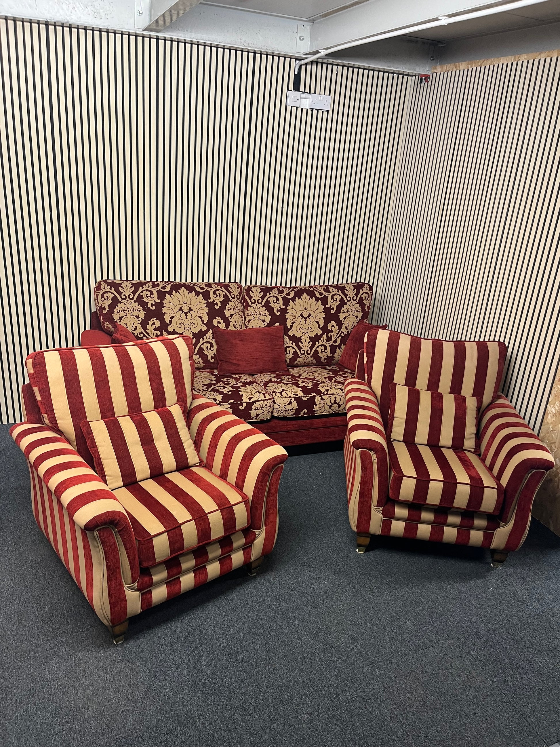 Solid wooden framed stripped and mixed floral fabric 3+1+1 sofa suite 2325