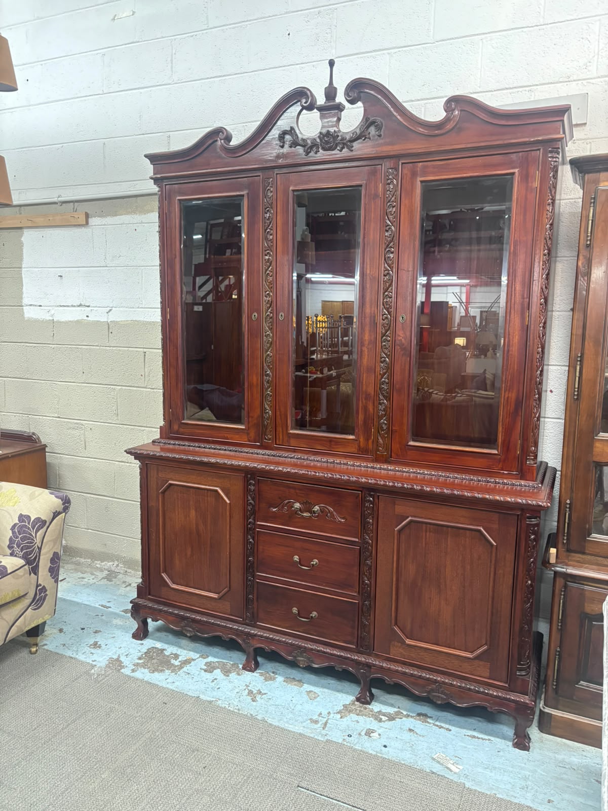 Ornate carved mahogany 3 glass door ornate display unit with base storage and drawers (H 254 x W 184 x D 55 cm) 43784