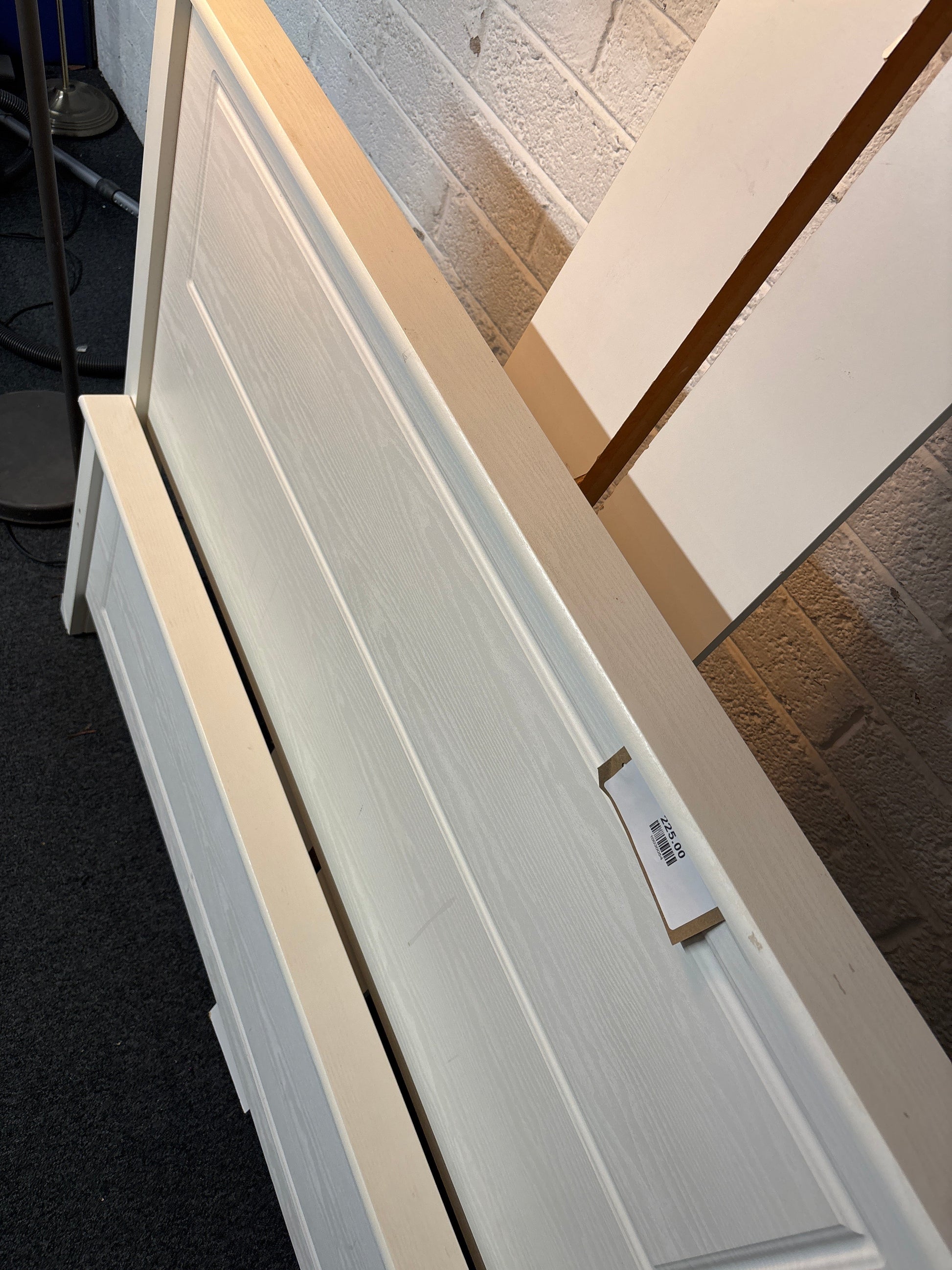 4ft 6 high end white slatted back framed bed 2225