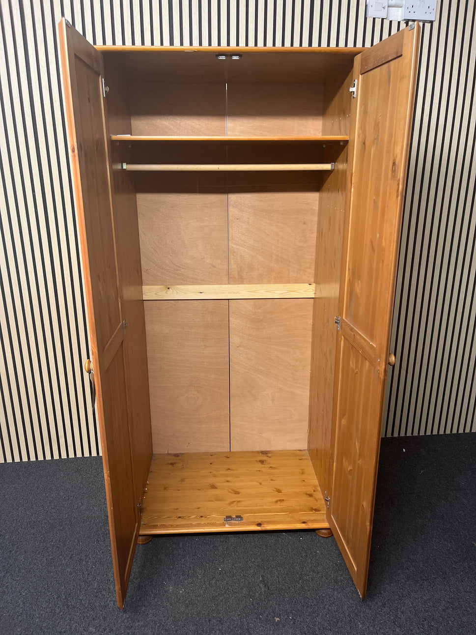 Tall pine 2 door wardrobe (H 186 x W 84 x D 58 cm) 1325