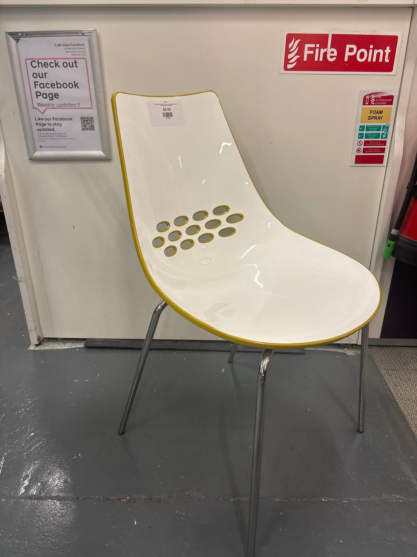 White plastic stacking chairs with metal frame and various coloured back 2225