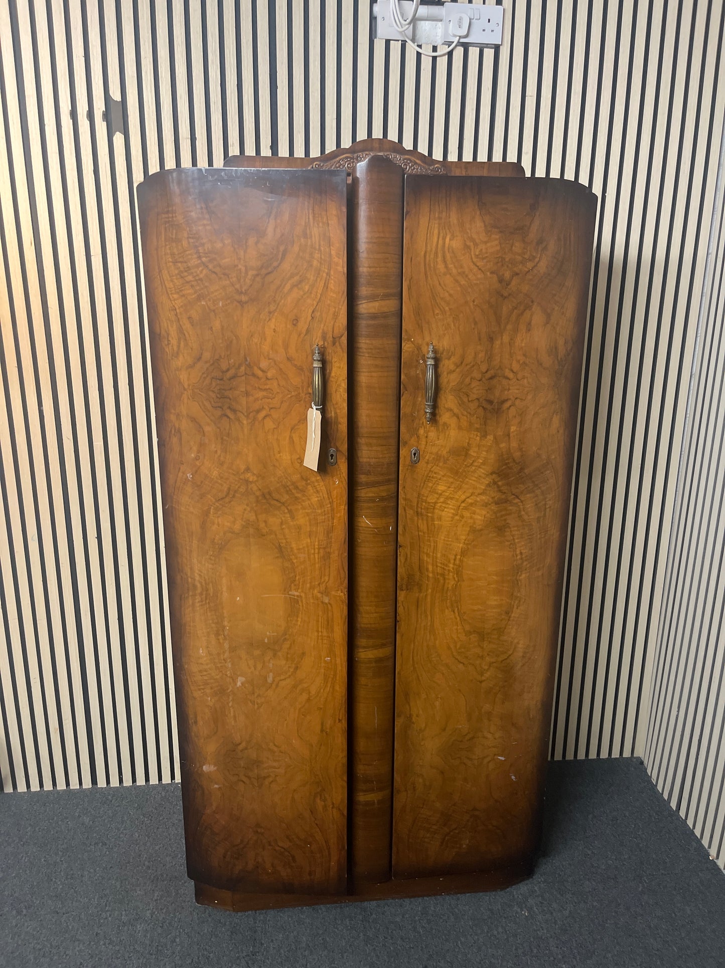 Retro dark wood stained bow fronted 2 door wardrobe (H 174 x W 93 x D 50 cm) 43830