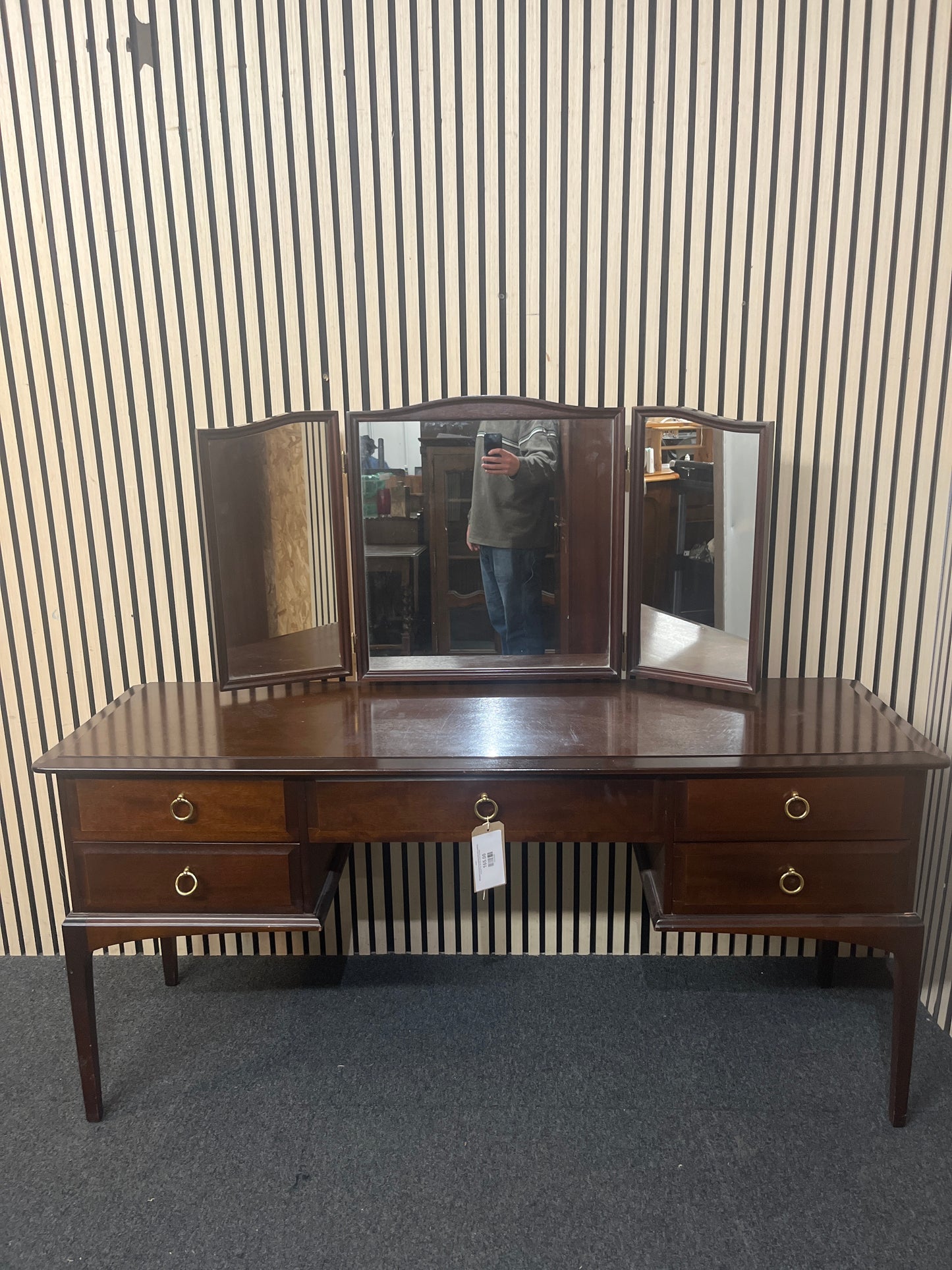 Mahogany 5 drawer long dressing table with matching mirror (H 70 x W 153 x D 47 cm) 2226