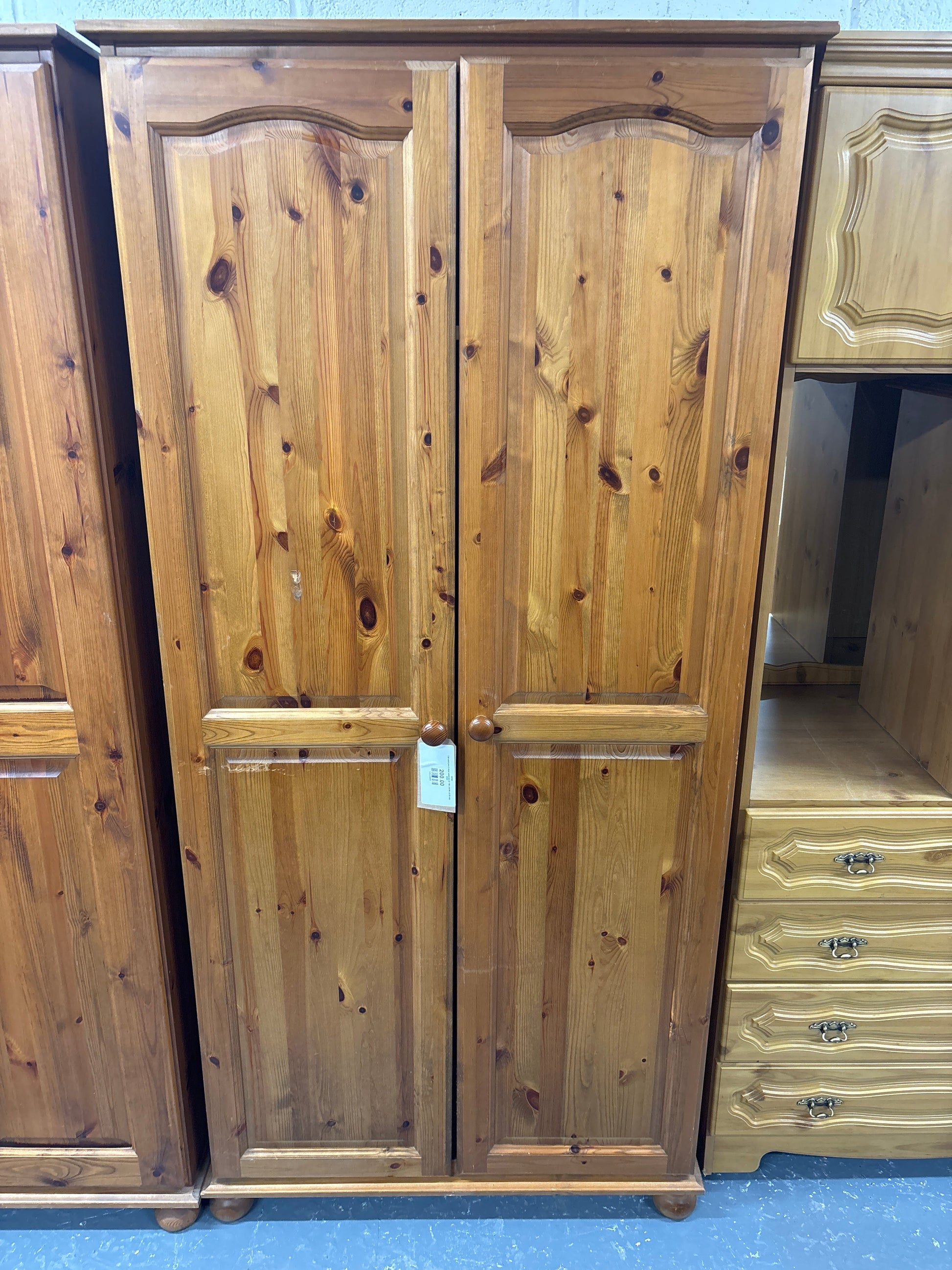 Tall solid pine 2 door wardrobe (H 188 x W 90 x D 59 cm) 2225