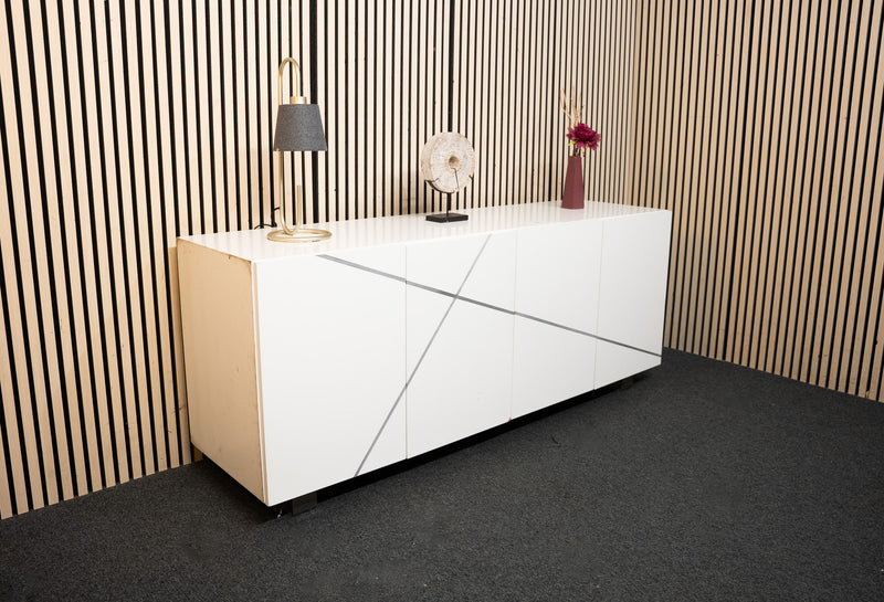 White laminate 4 door sideboard (H 75 x W 180 x D 48 cm) 1325