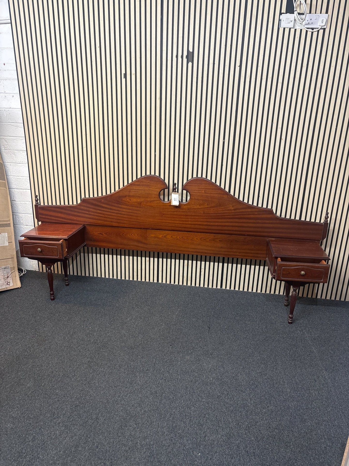 5ft Rossmore mahogany ornate headboard with fixed bedside lockers with 1 drawer 3325