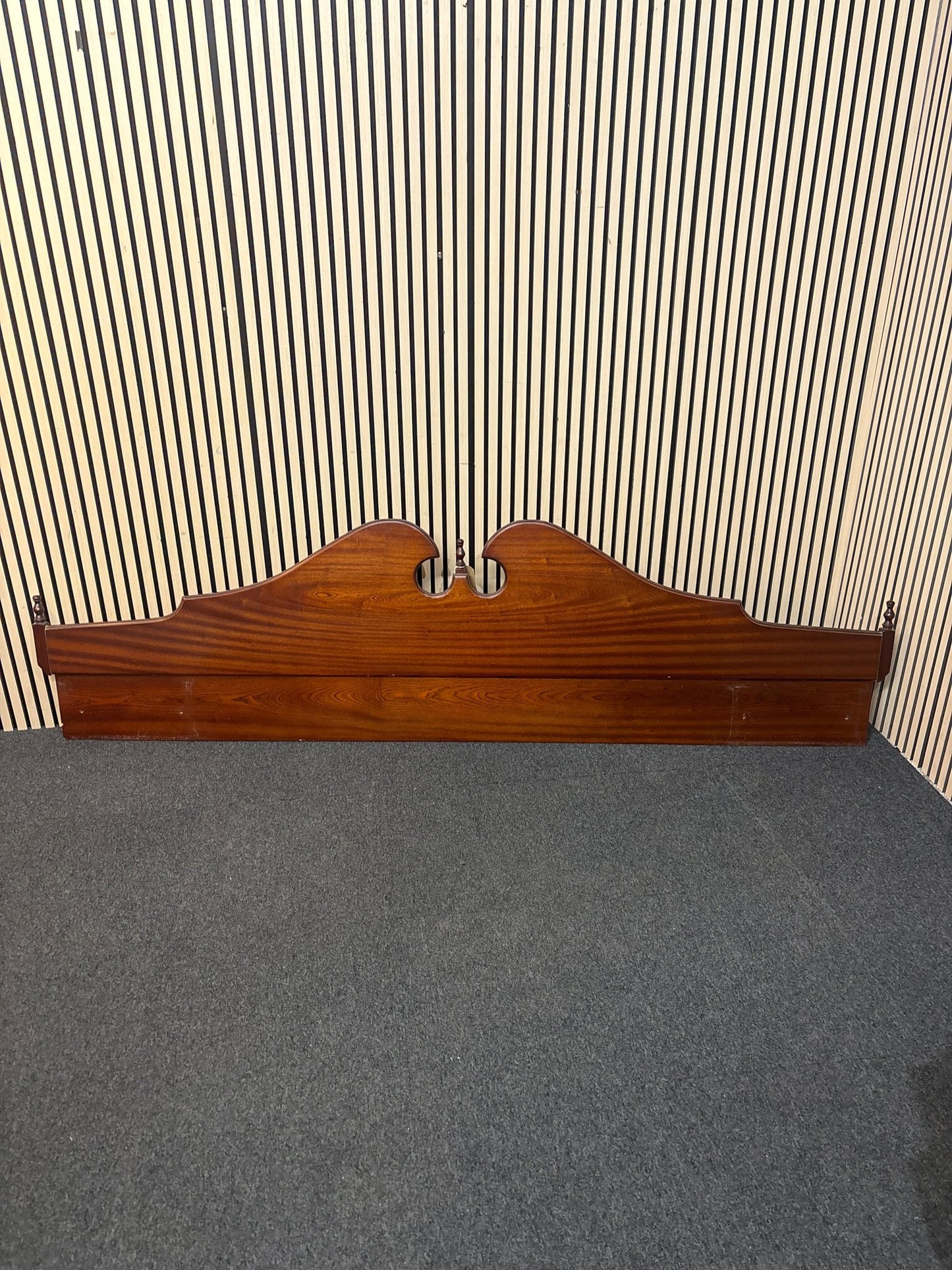 5ft Rossmore mahogany ornate headboard with fixed bedside lockers with 1 drawer 3325