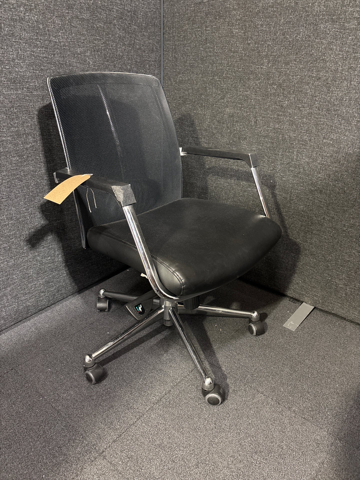 Mesh back black leather seat second hand swivel chair