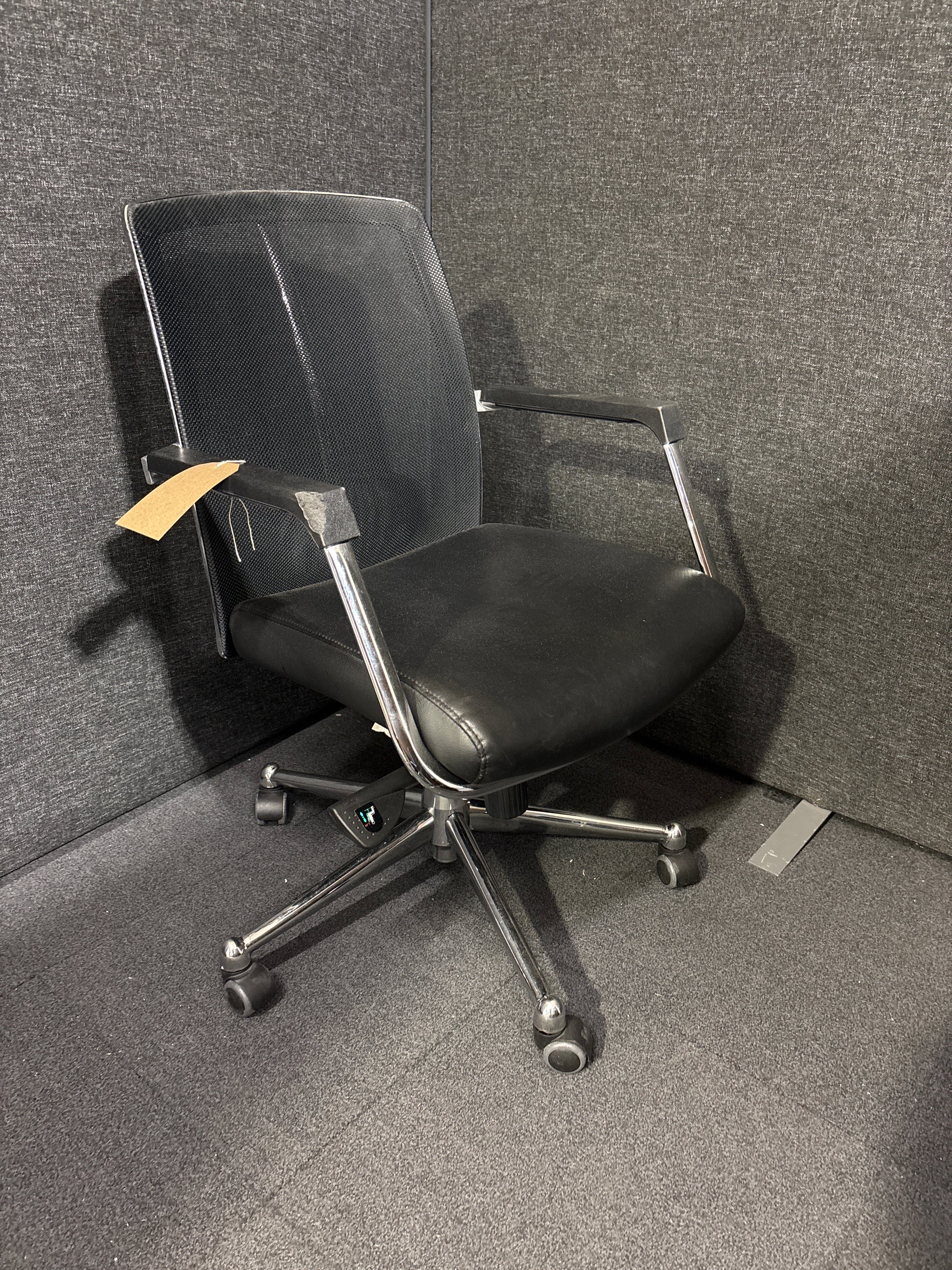Mesh back black leather seat second hand swivel chair