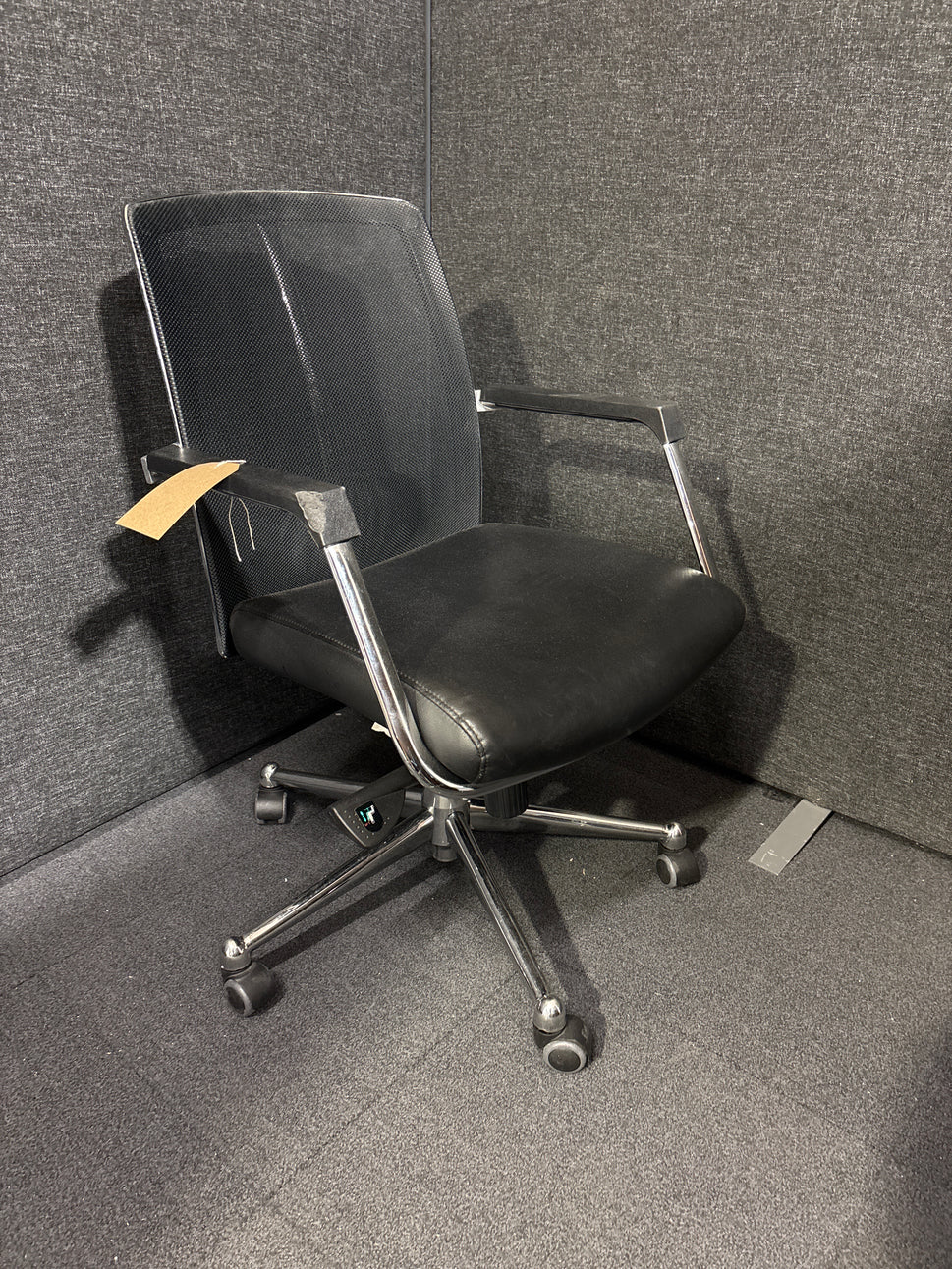 Mesh back black leather seat second hand swivel chair