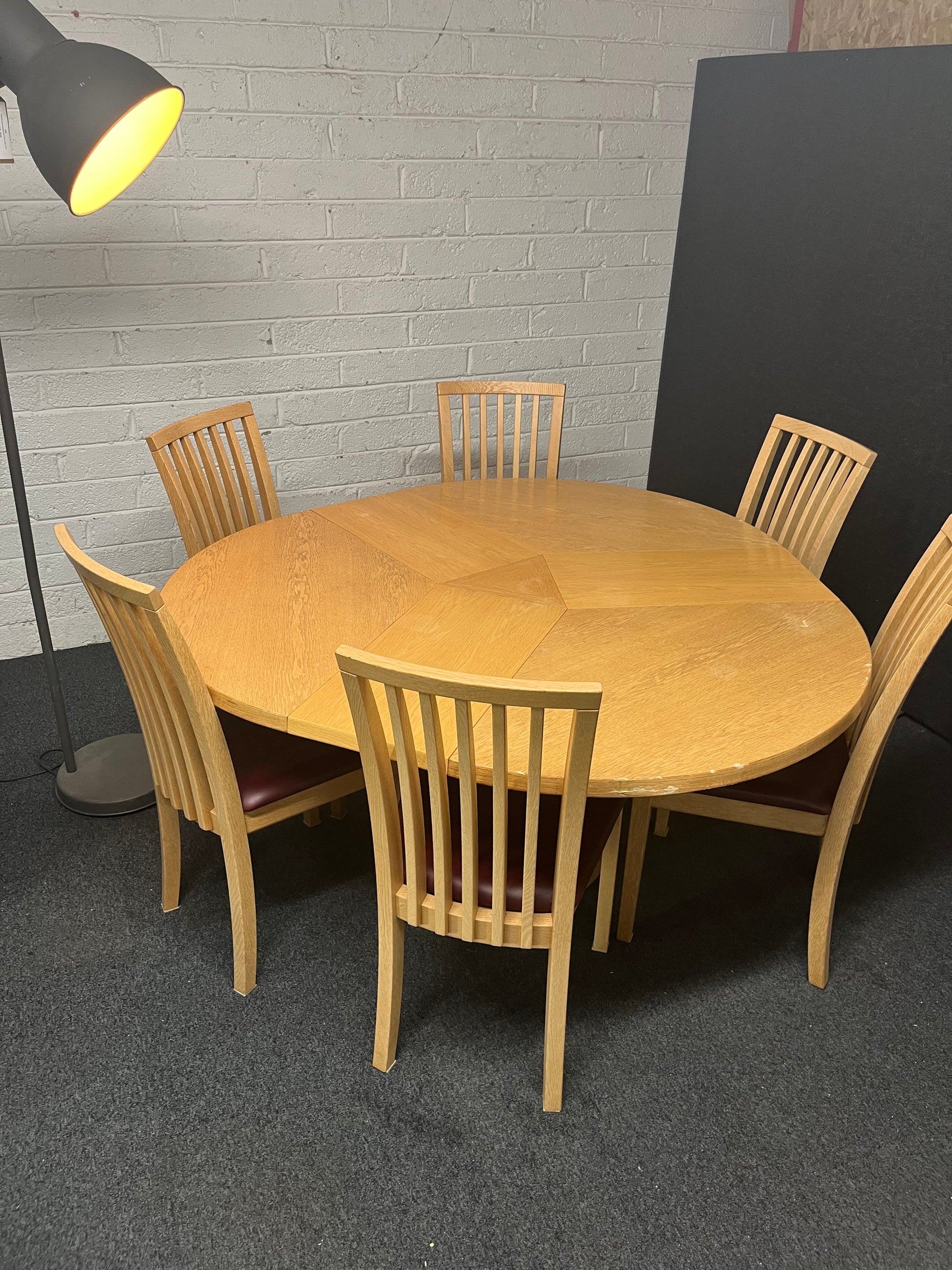 Extendable oak dining table (120 cm diameter unextended - 140 cm each side extended) with 6 matching oak dining chairs with red leather seats (made in denmark by Scovby) 3225