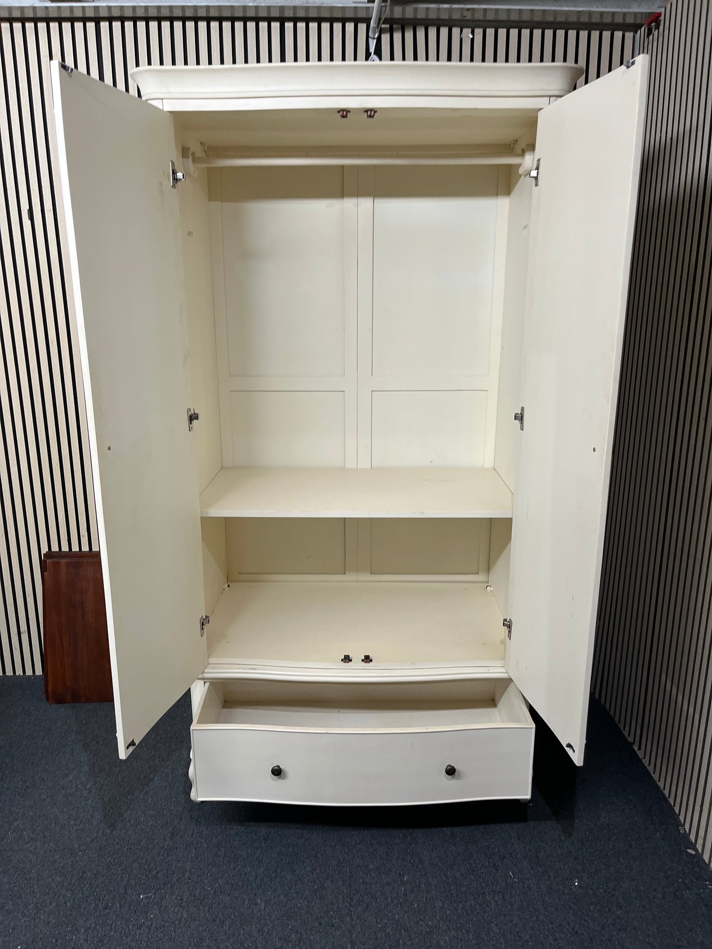 Large white 2 door wardrobe  43986