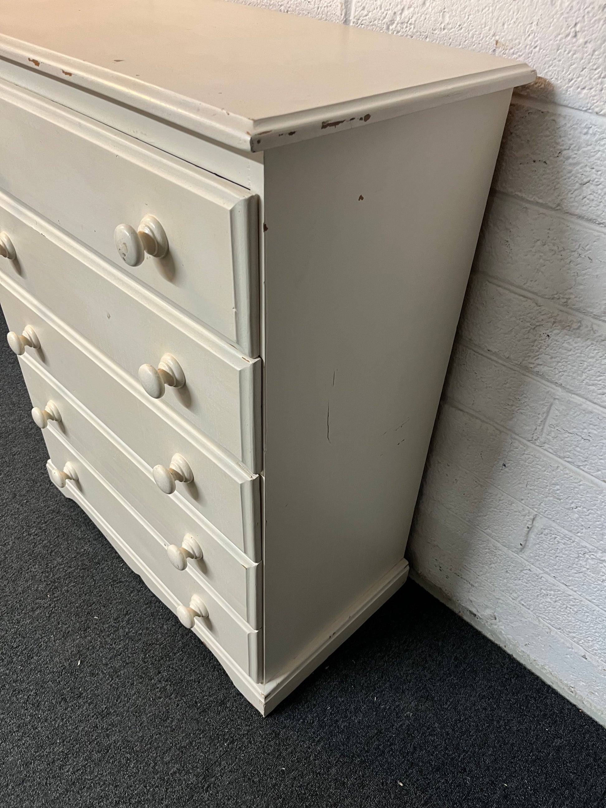 Tall solid pine white painted 5 drawer chest (H 96 x W 79 x D 42 cm) 2225