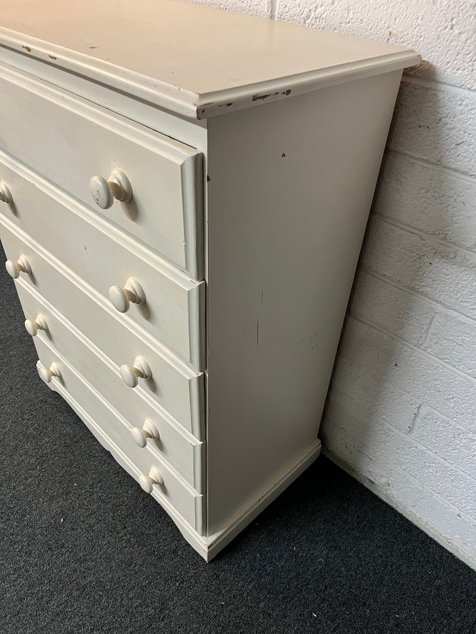Tall solid pine white painted 5 drawer chest (H 96 x W 79 x D 42 cm) 2225