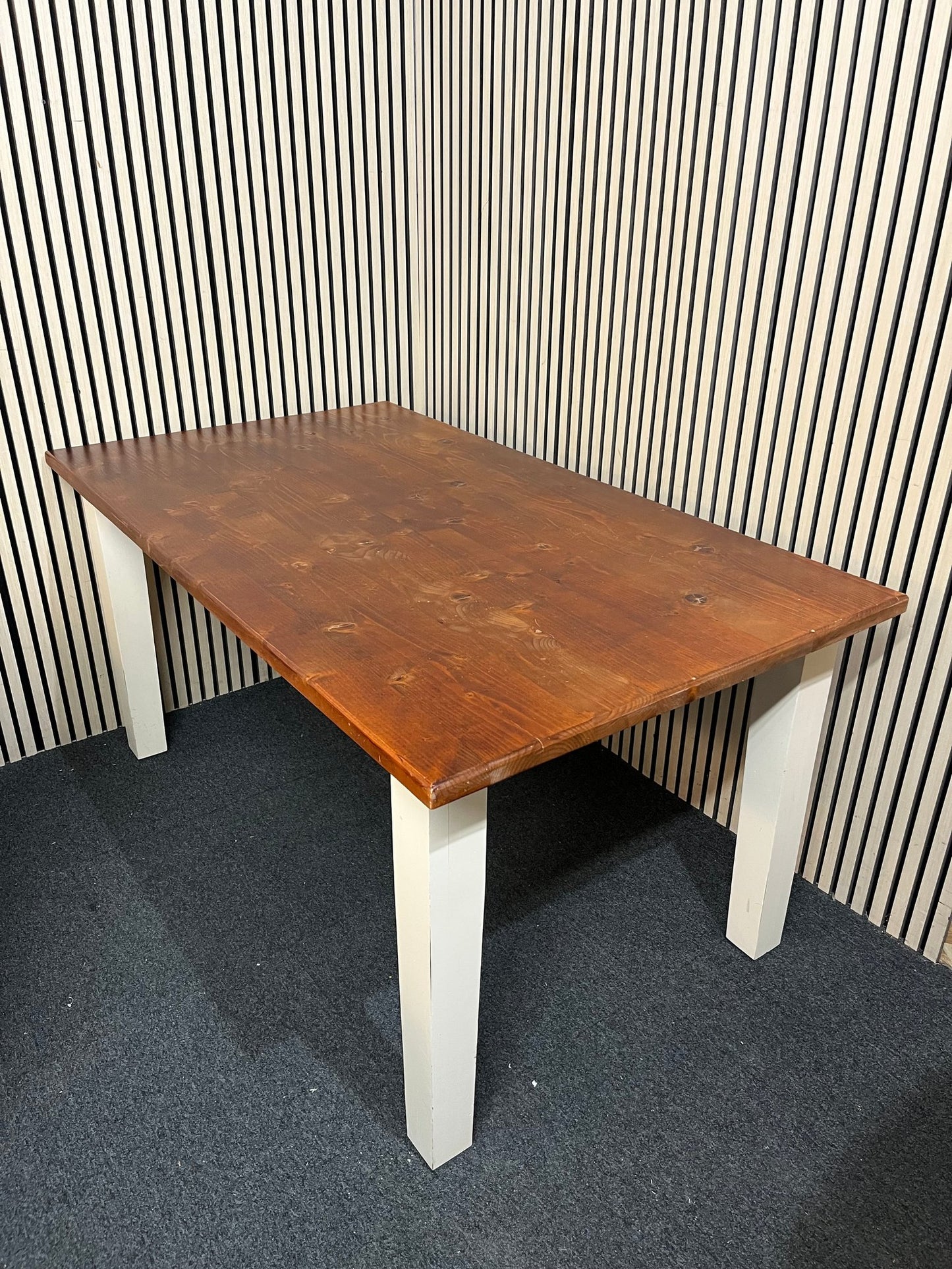 Large natural pine top kitchen table with white painted frame (L 160 x W 90 cm) 3126