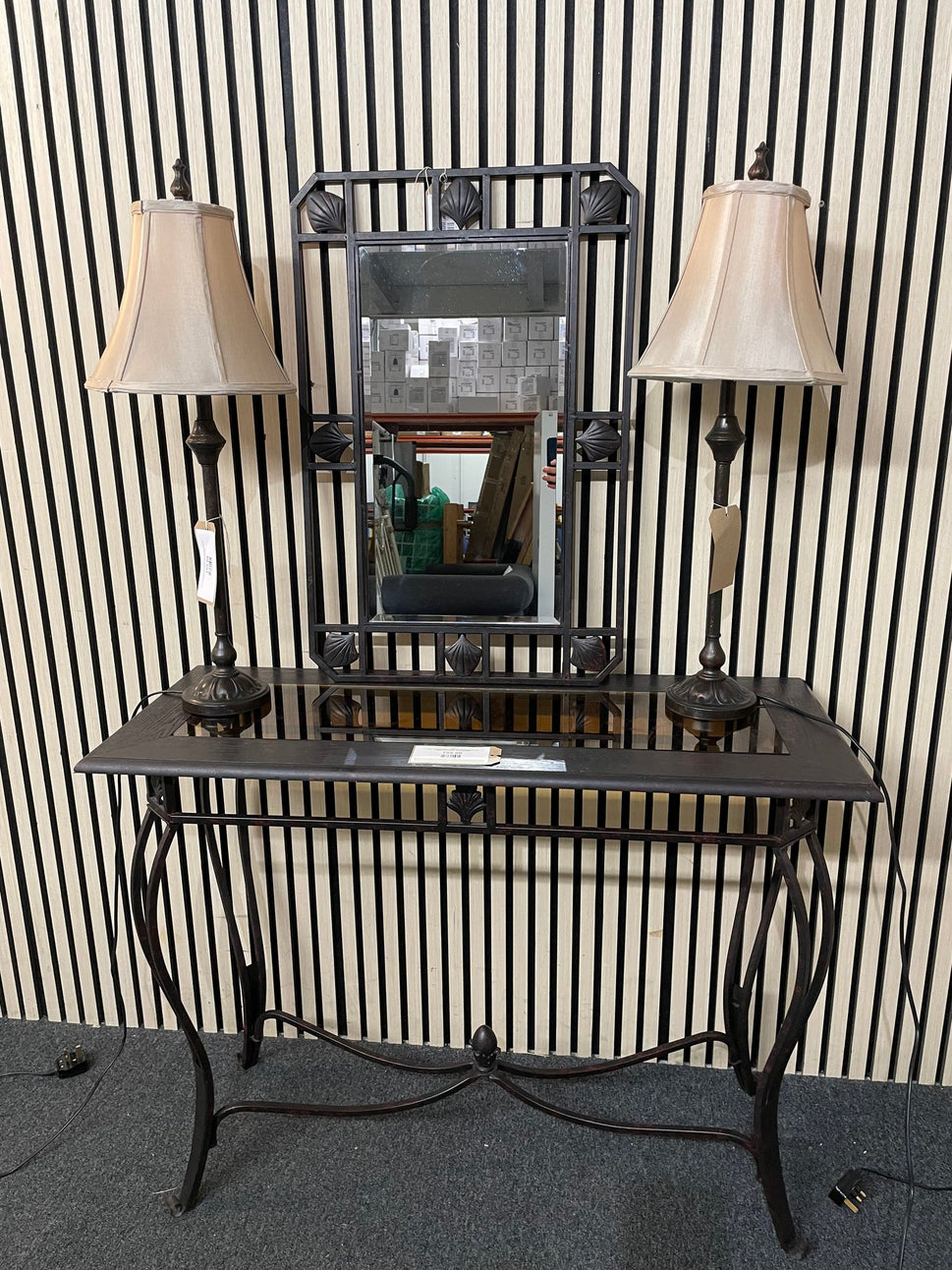 Black and glass console table (H 76 x W 102 x D 42 cm) 3126