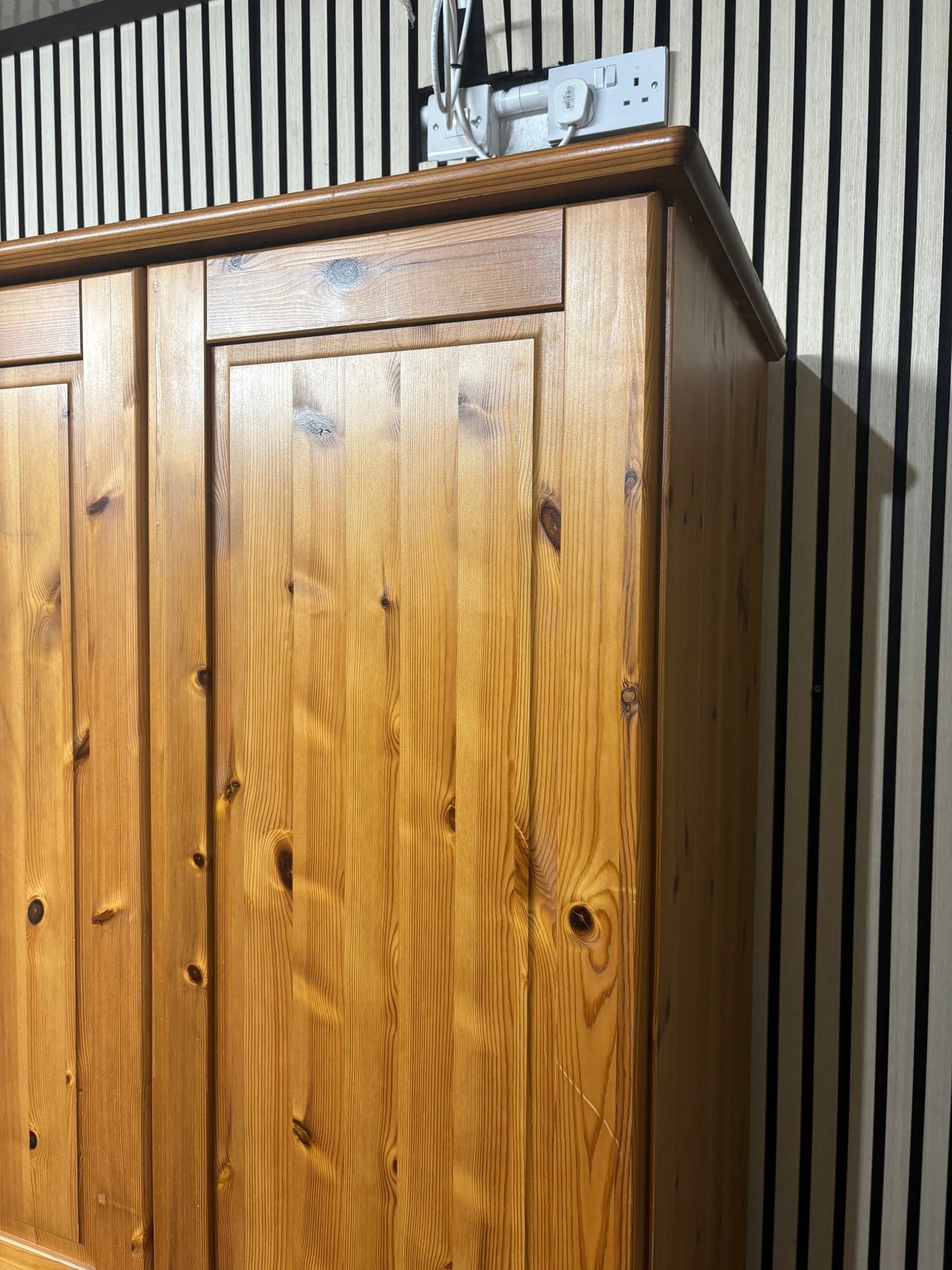 Solid pine tall 2 door wardrobe (H 186 x W 86 x D 56 cm) 3126
