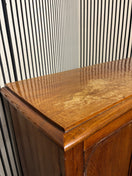Switch Ornate bow fronted mahogany 3 door 1 drawer sideboard (H 87 x W 143 x D 46 cm) 3126 2 image