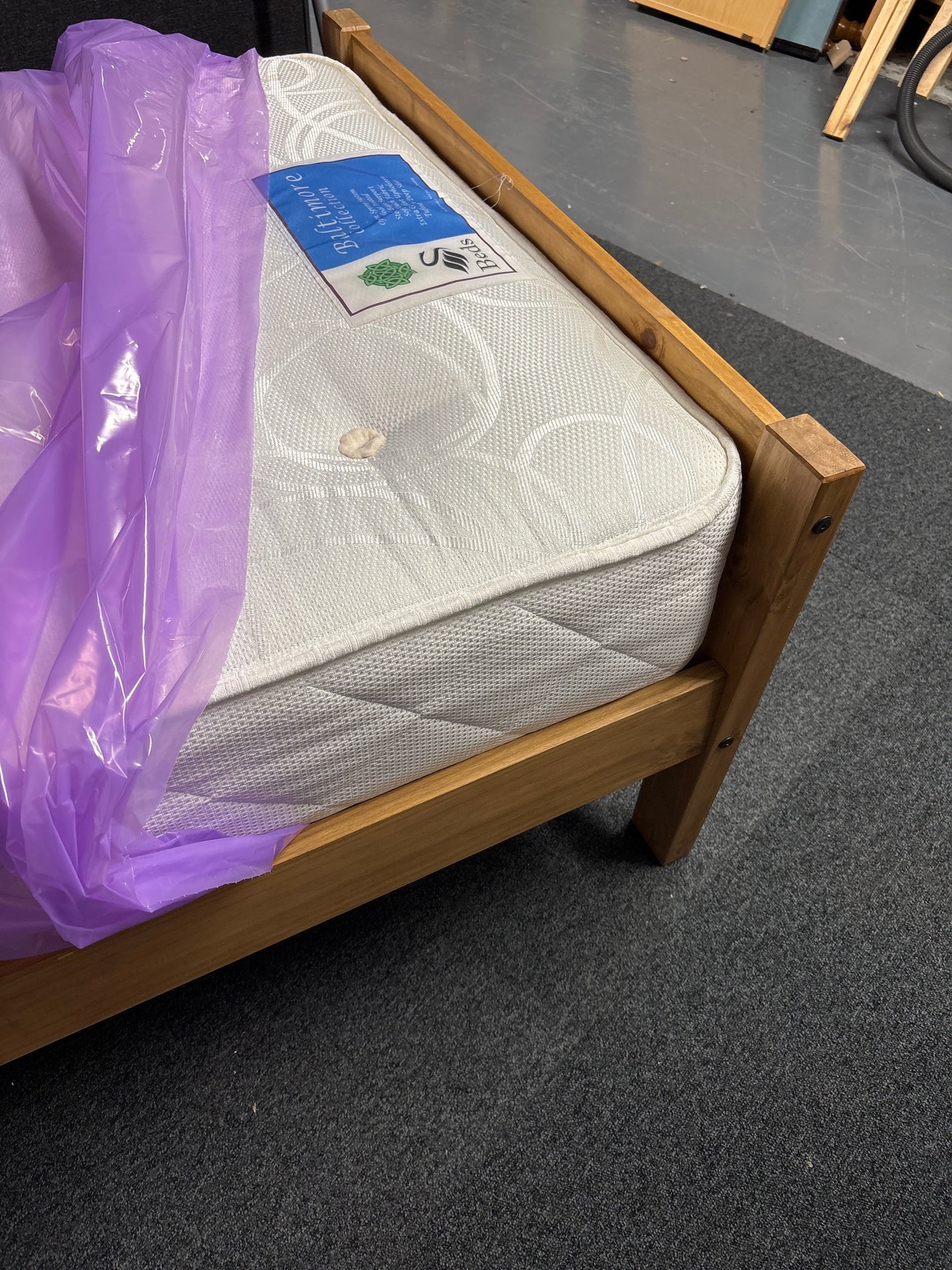 3ft secondhand Swan Baltimore ortho mattress in white fabric  1225