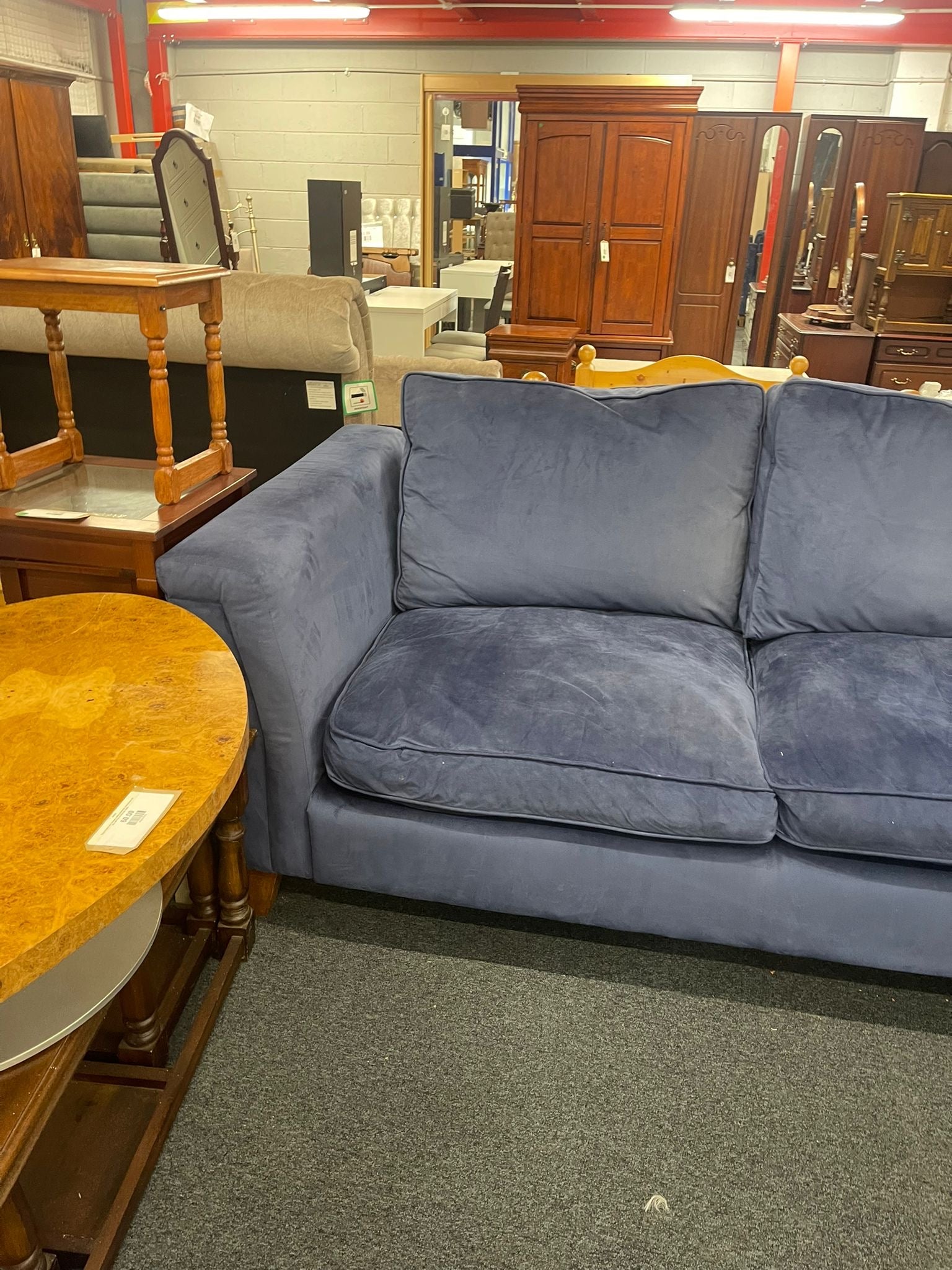 Large sectional dark blue velour fabric corner suite 3325
300cm on the longest section x 296cm shortest corner