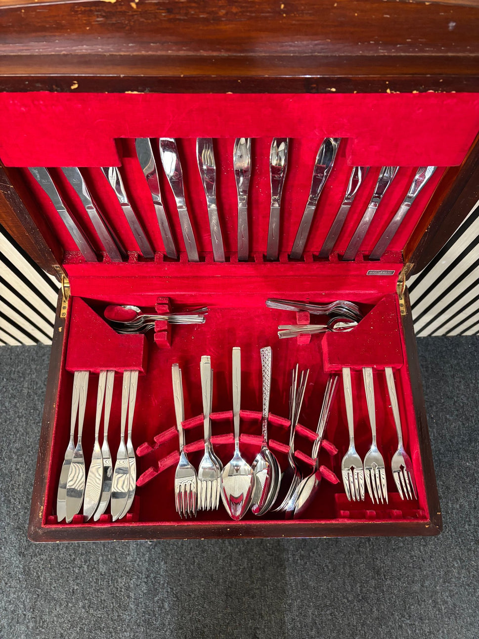 Mahogany framed top open cutlery set with table 3126