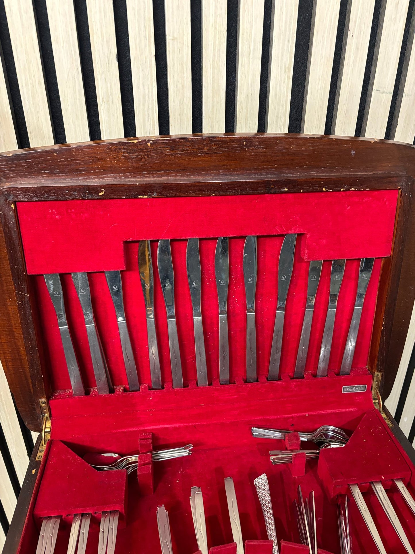 Mahogany framed top open cutlery set with table 3126
