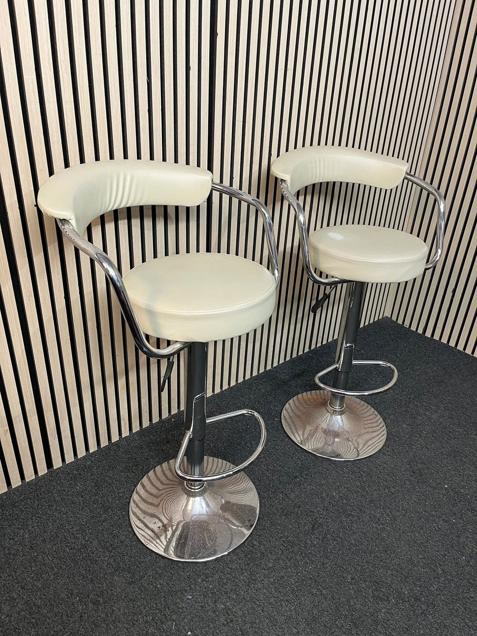 Pair of cream height adjustable breakfast bar stools with chrome bases  43396