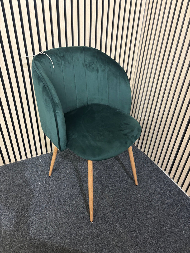 Green velvet 4 legged club chair 43573 - image 1