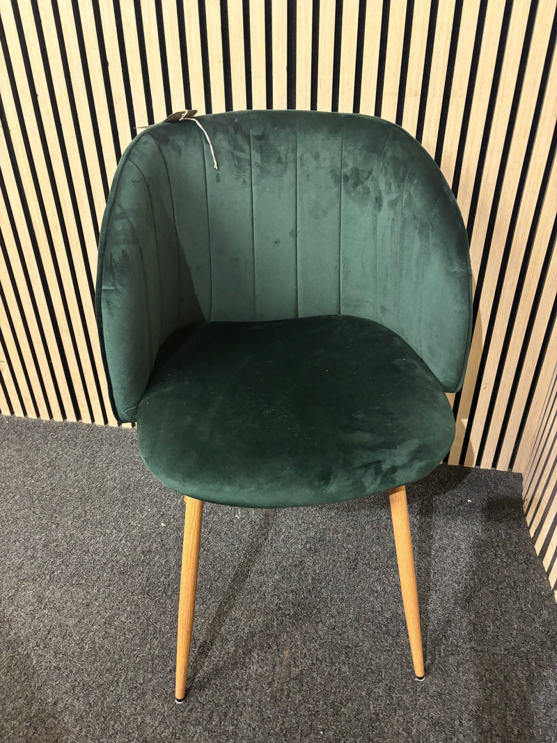 Green velvet 4 legged club chair 43573 - image 2