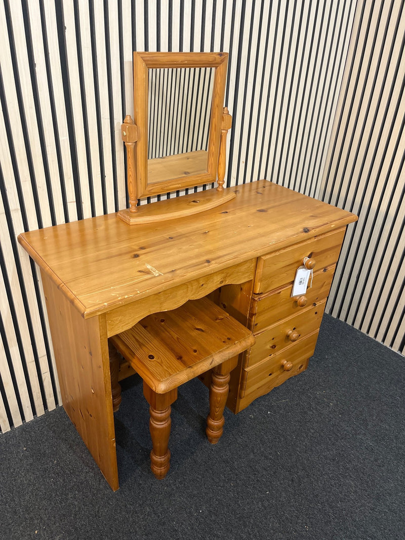 Solid pine vanity set with four drawers, mirror, and stool. (H 72 x W 100 x D 44 cm) right hand side drawers  44129 - image 1