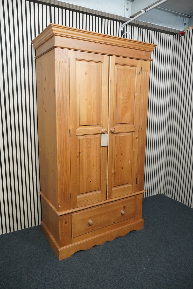 Large pine wardrobe (H 202 x W 110 x D 65 cm)  44201 - image 1