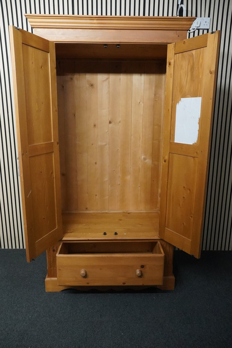 Large pine wardrobe (H 202 x W 110 x D 65 cm)  44201 - image 3