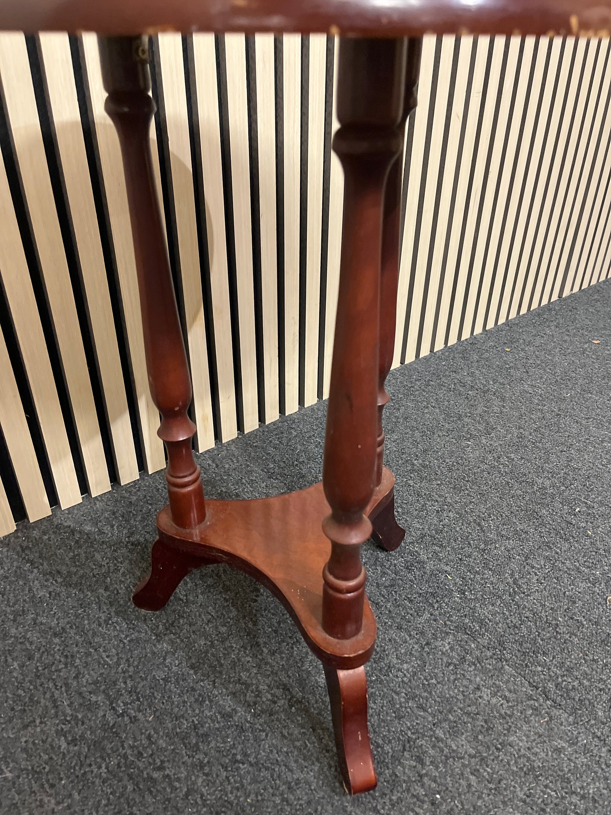 Mahogany circular lamp table - 3 stem leg 40Wx55H 1425