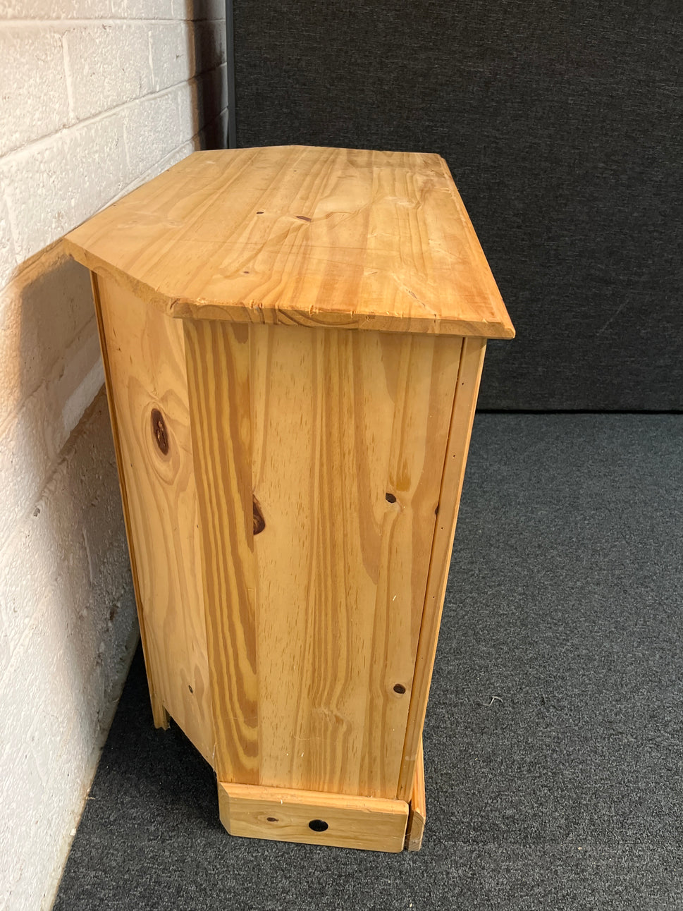 Waxed pine corona 2 door corner TV unit (H 75 x W 85 x D 43 cm) 2225