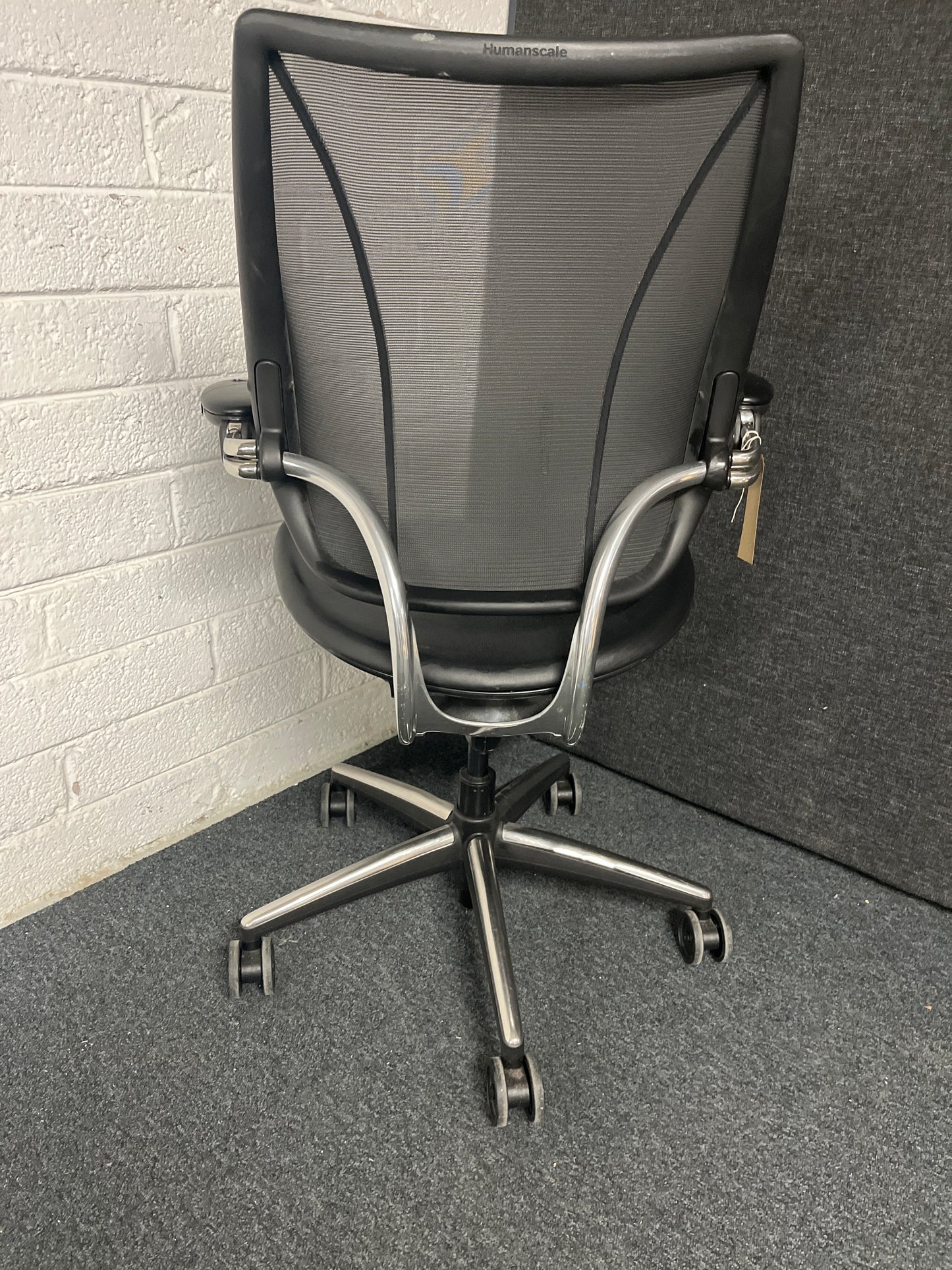Humanscale LIBERTY SECONDHAND mesh back swivel chair with leather seat and adjsutable arms, metal polished 5 star base