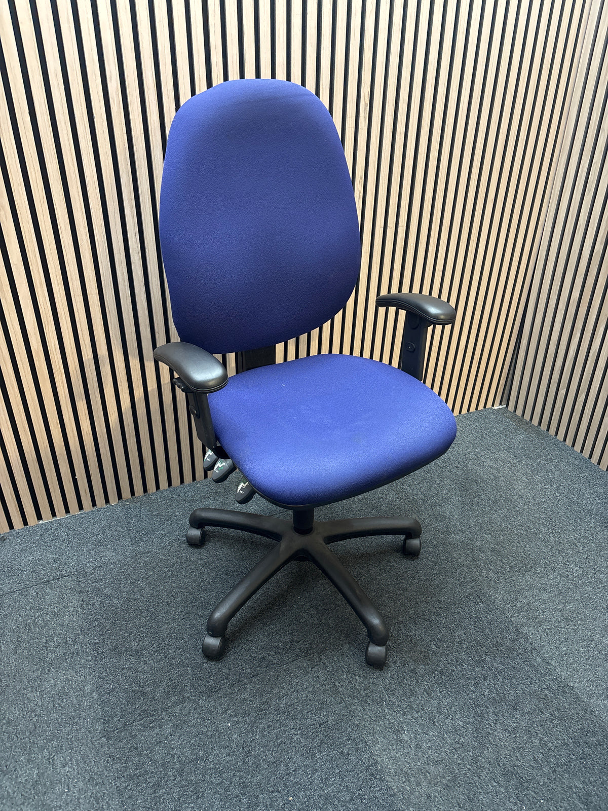 Blue upholstered task chair with armrests second hand  J3917