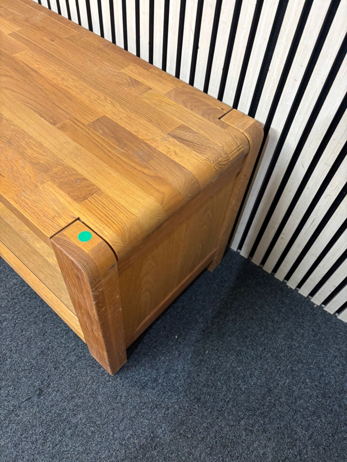 Solid oak 1 door low tv unit with shelf space (H 50 x W 120 x D 45 cm) 2226
