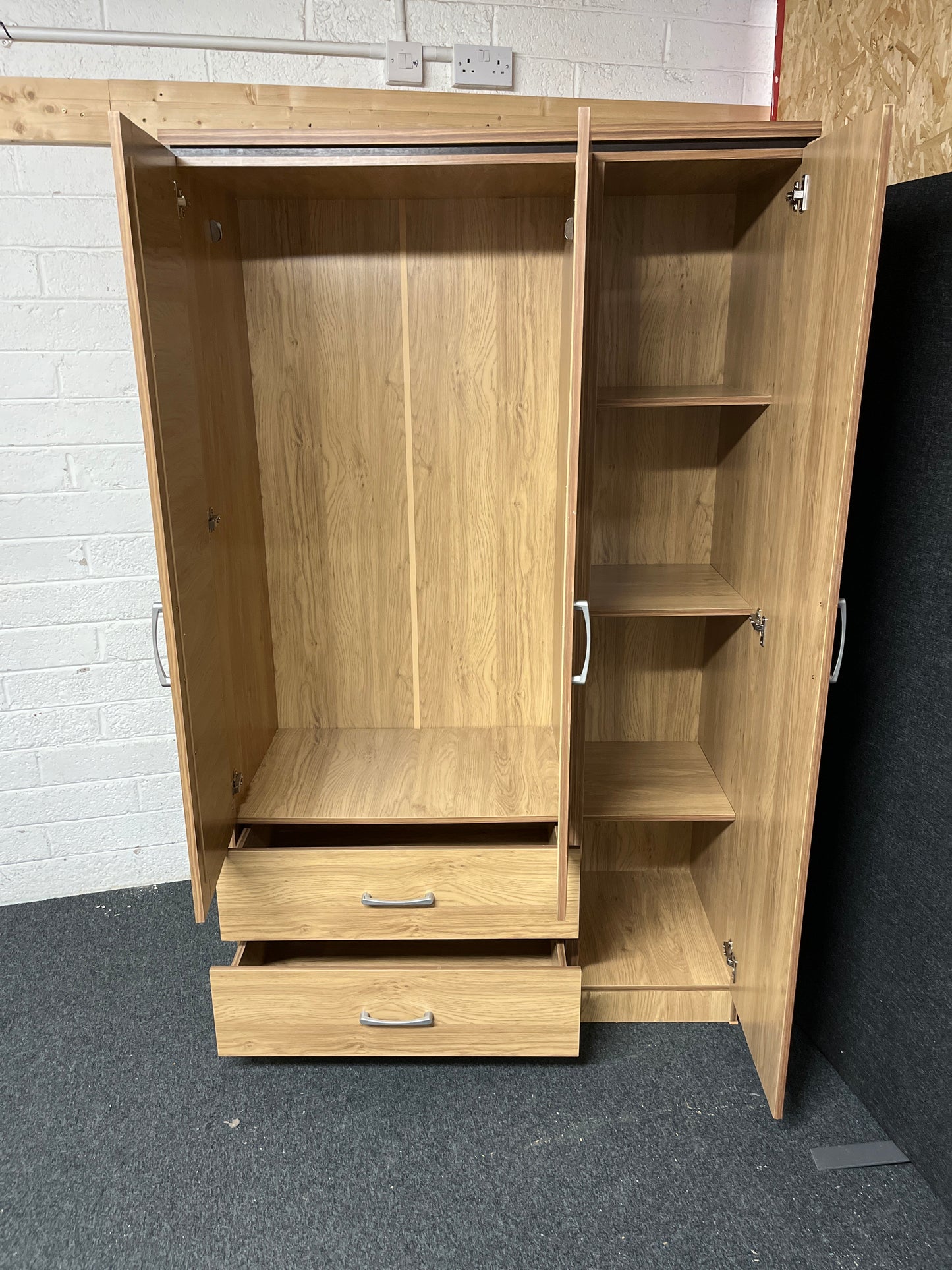 Tall oak laminate 3 door wardrobe 2125