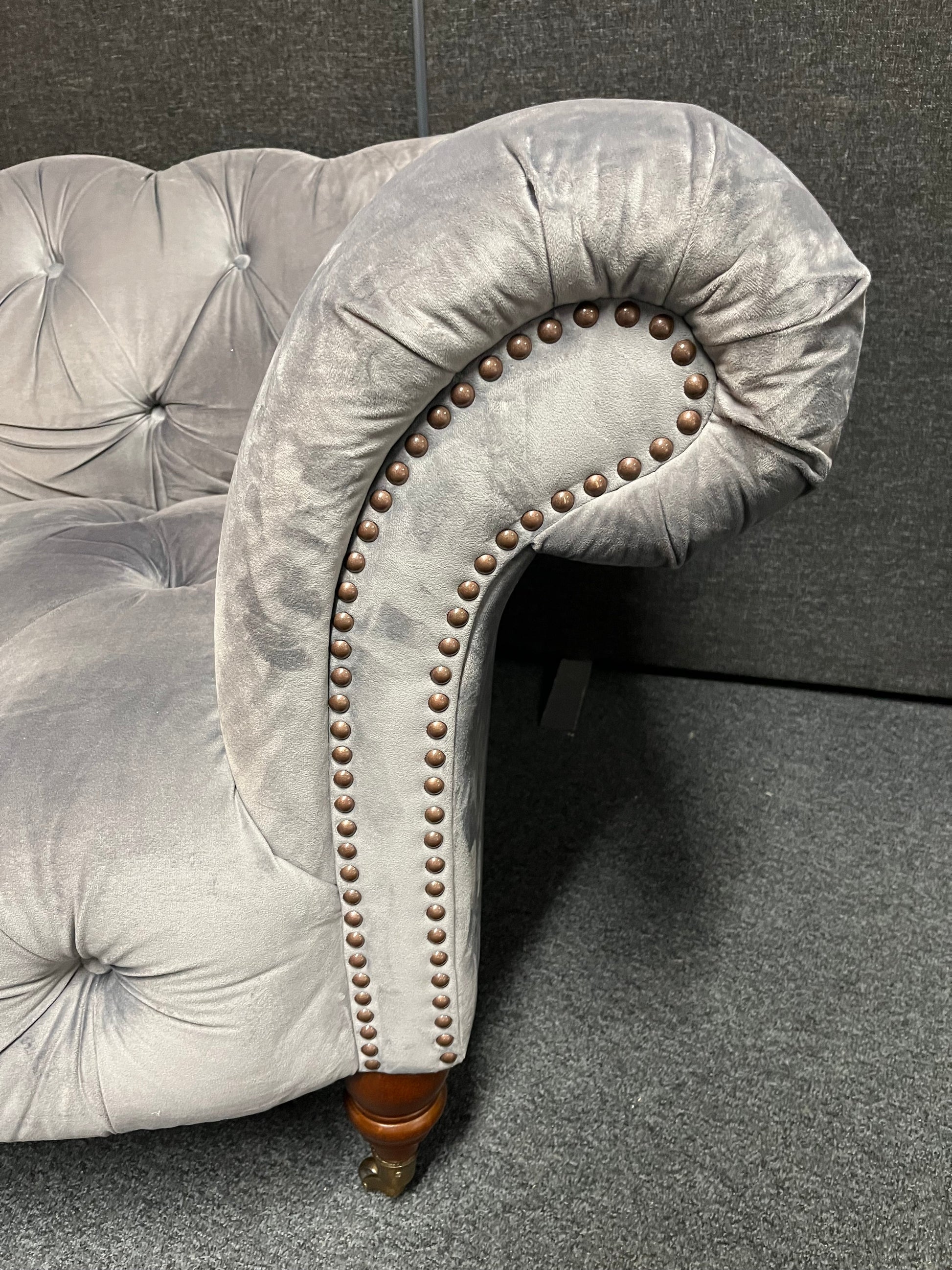 Large 3 seater grey velour button back chesterfield sofa with mahogany leg frame 2225