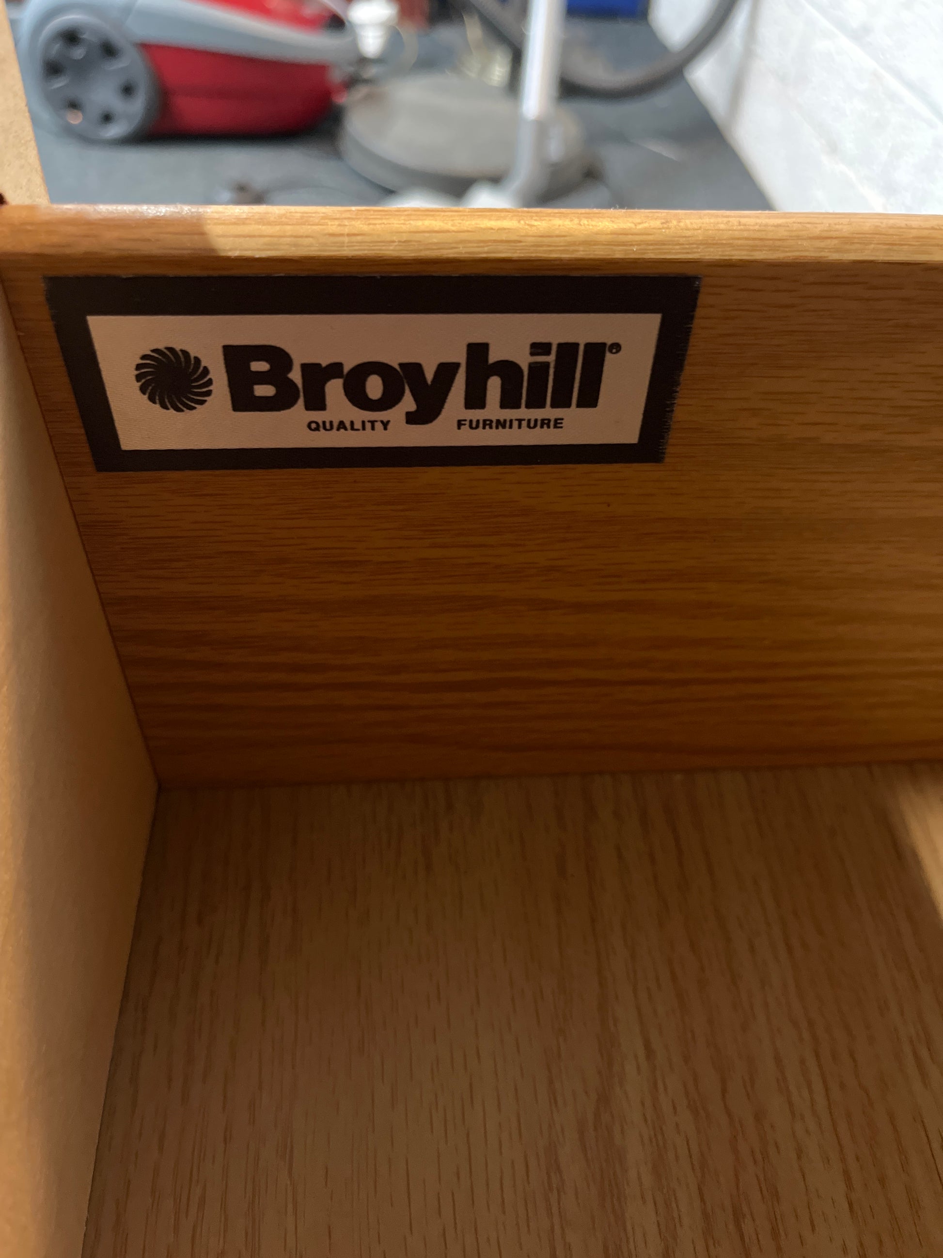 Mahogany 2 drawer tv unit (H 108 x W 93 x D 51 cm) 2225
