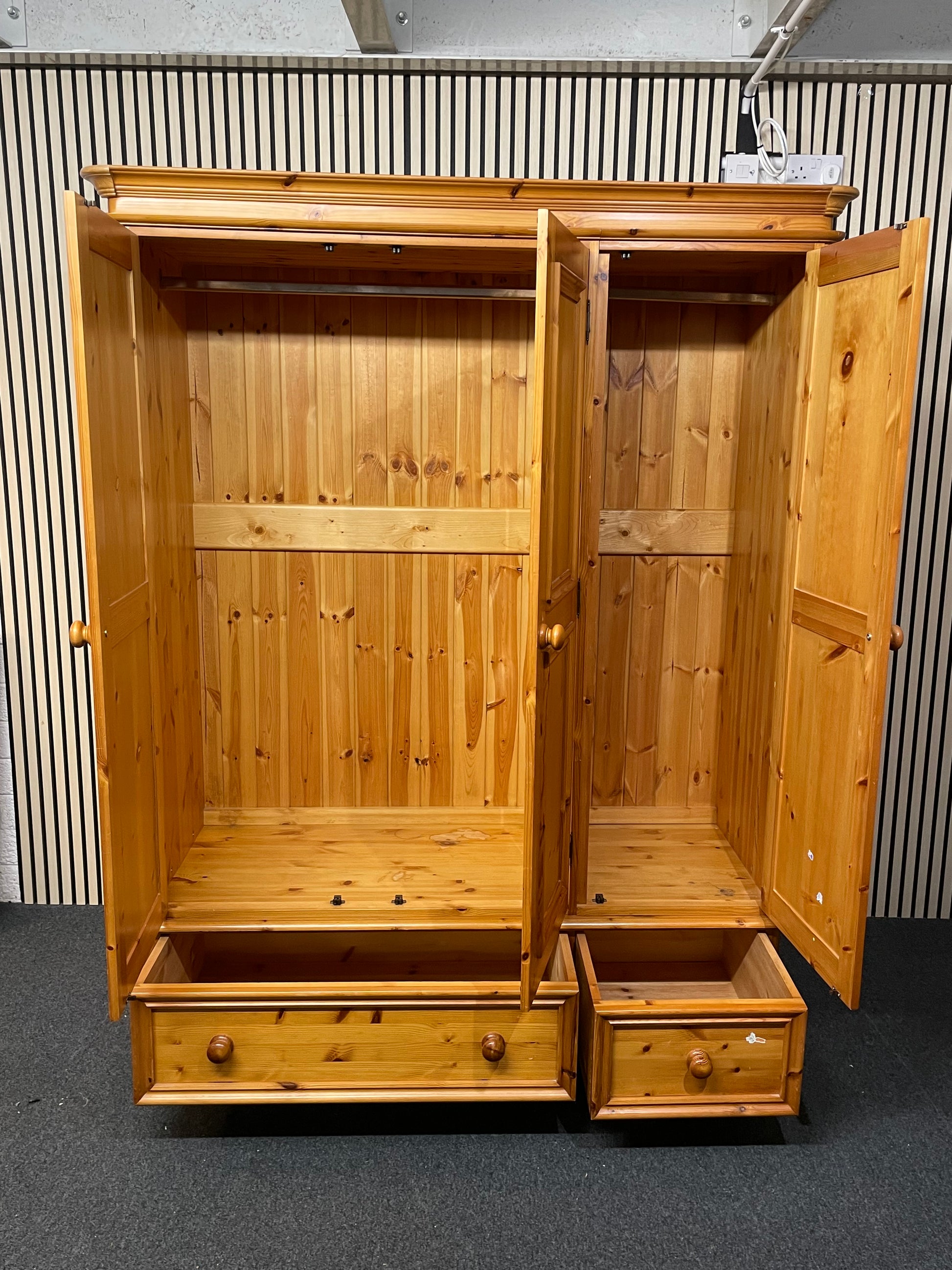 Ornate solid pine, three-door, two-drawer, tall wardrobe (H 198 x W 150 x D 54 cm) 1226