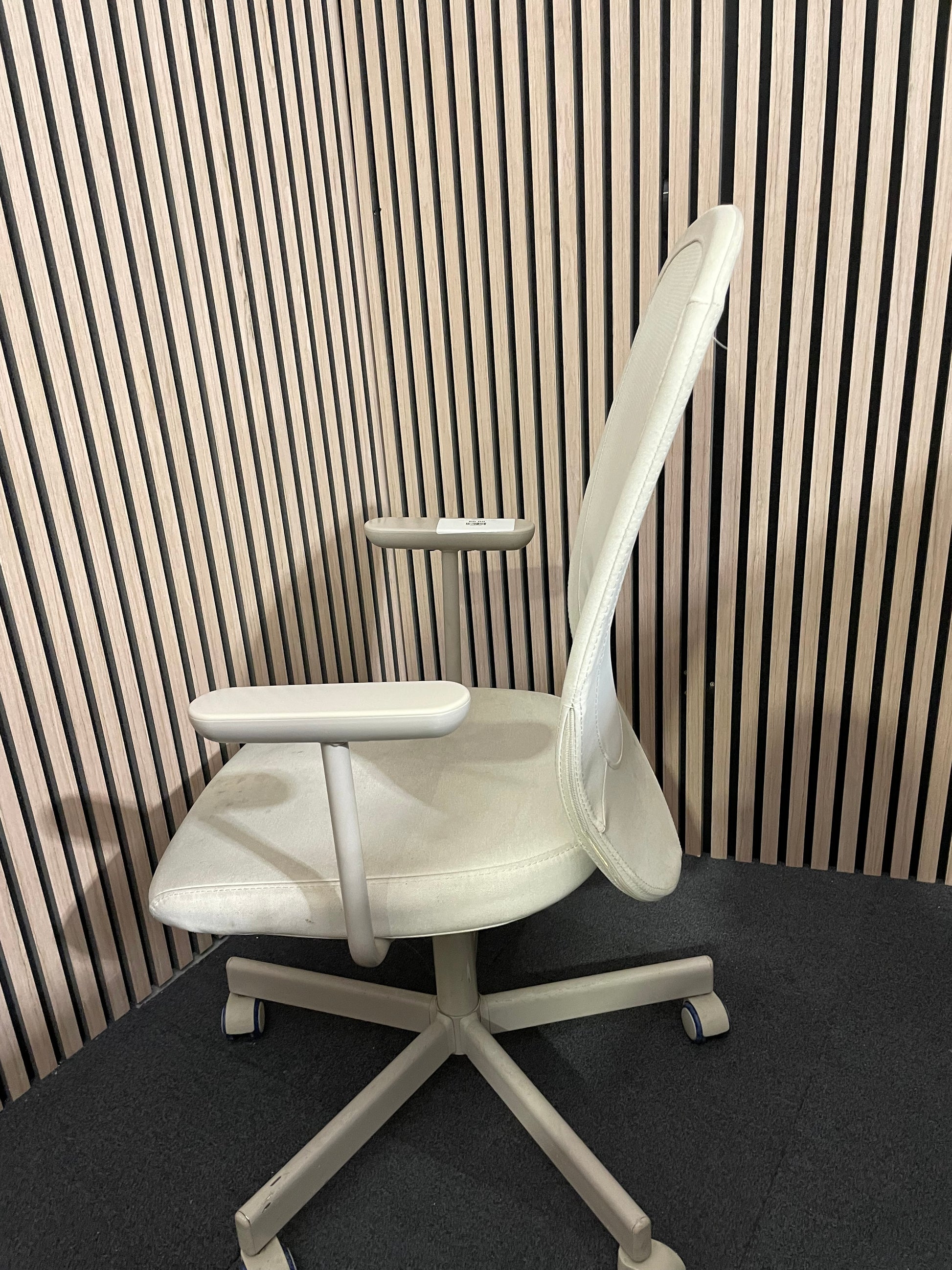 Flintan Mesh Back Swivel Chair w/ Arms