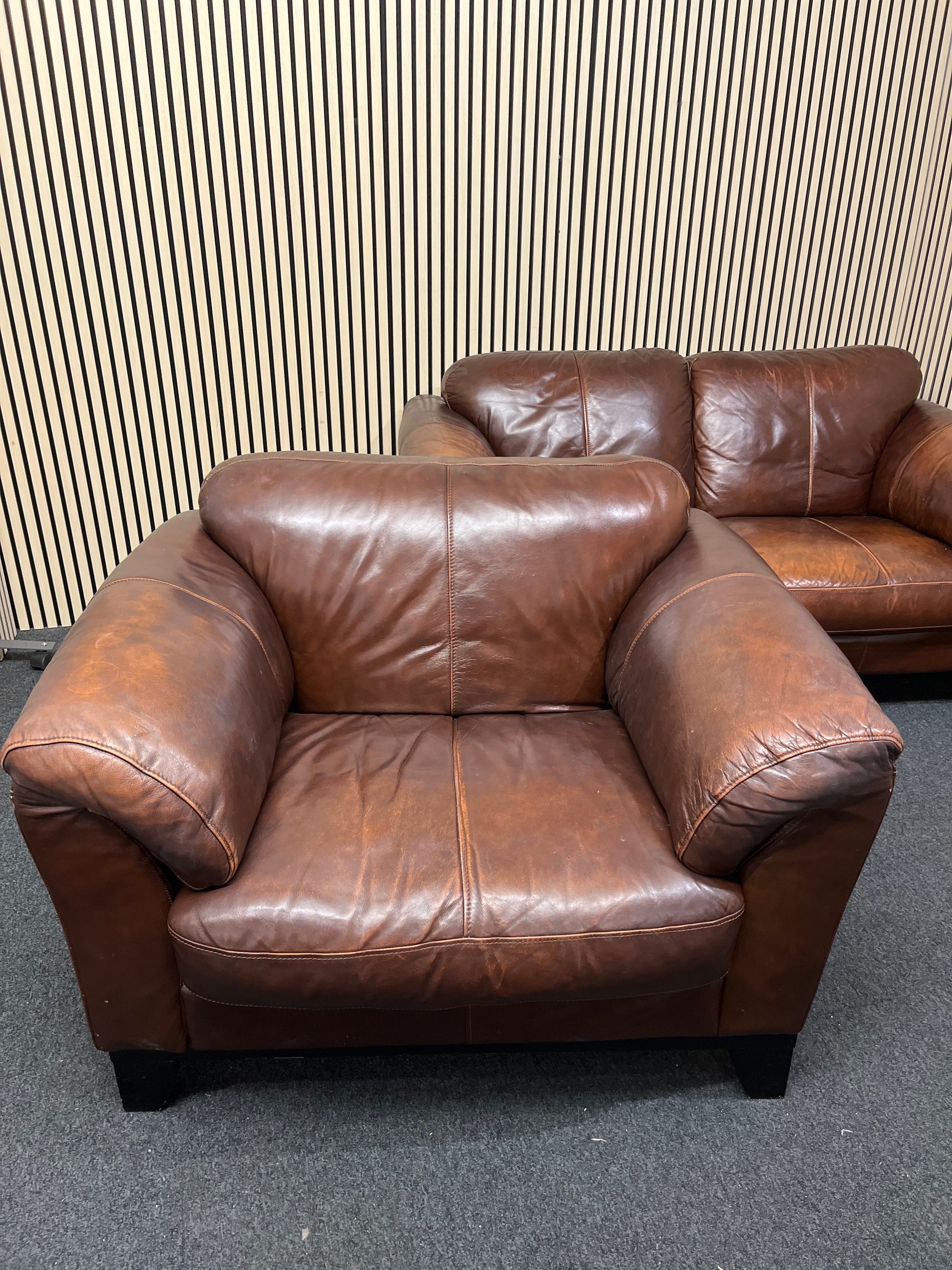 2+1 dark soft brown leather sofa suite (Widths 160, 120 cm respectively)  1425