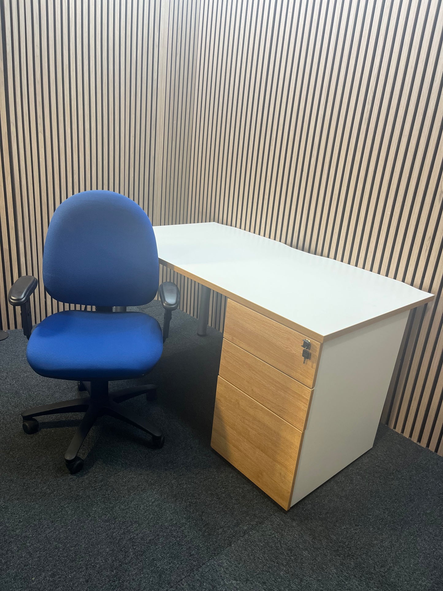 (GRADE A) White and Oak 1400 x 800 desk with push press pedestal + (Grade A) Blue fabric swivel chair bundle