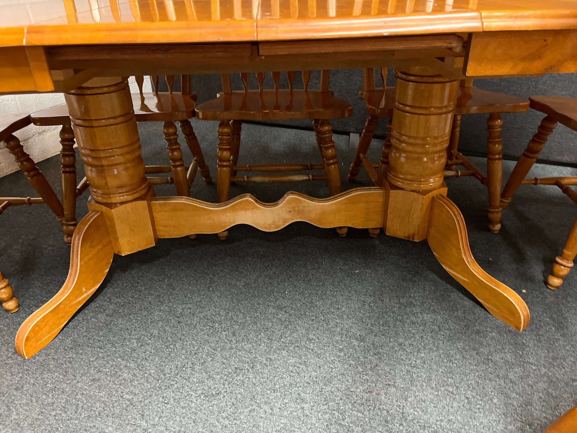 Large hardwood oval extendable dining table (L 155 - 215 x W 105 cm) with 8 no. matching high back solid wood chairs 2225