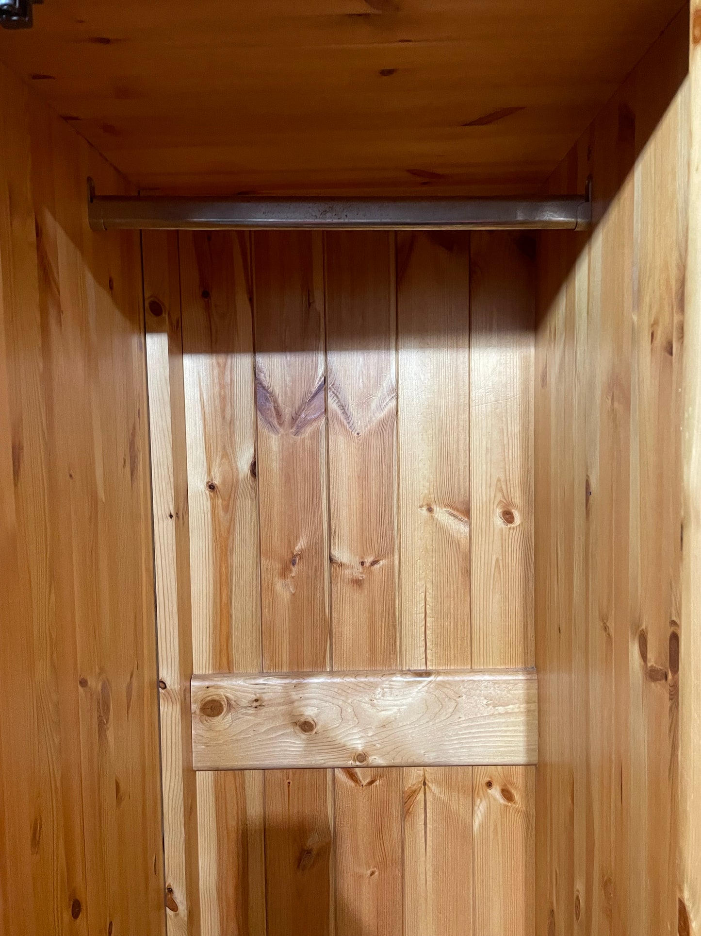 Ornate solid pine, three-door, two-drawer, tall wardrobe (H 198 x W 150 x D 54 cm) 1226